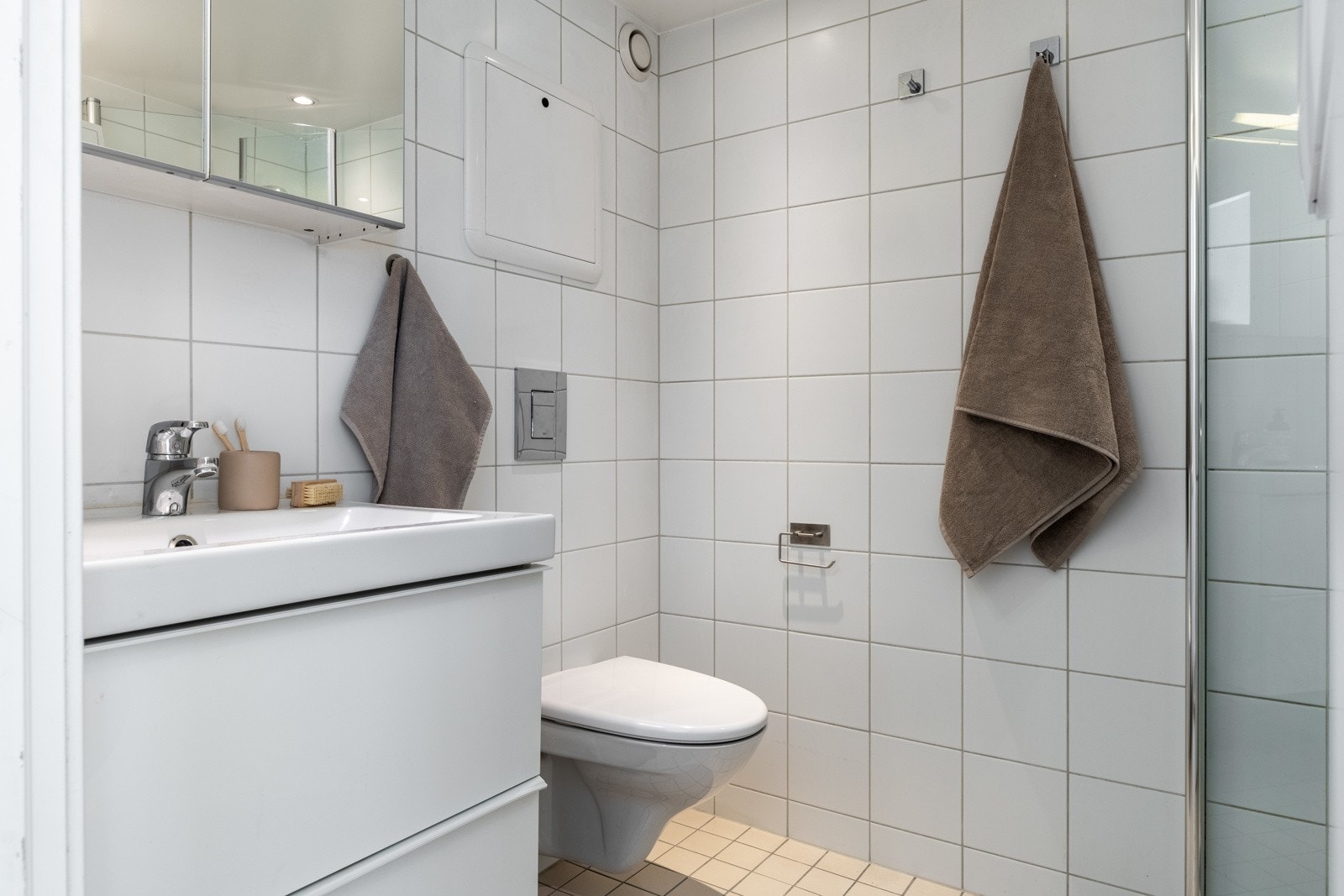 Pent baderom fra 2014 med nok av plass og fin innredning Galleribilde