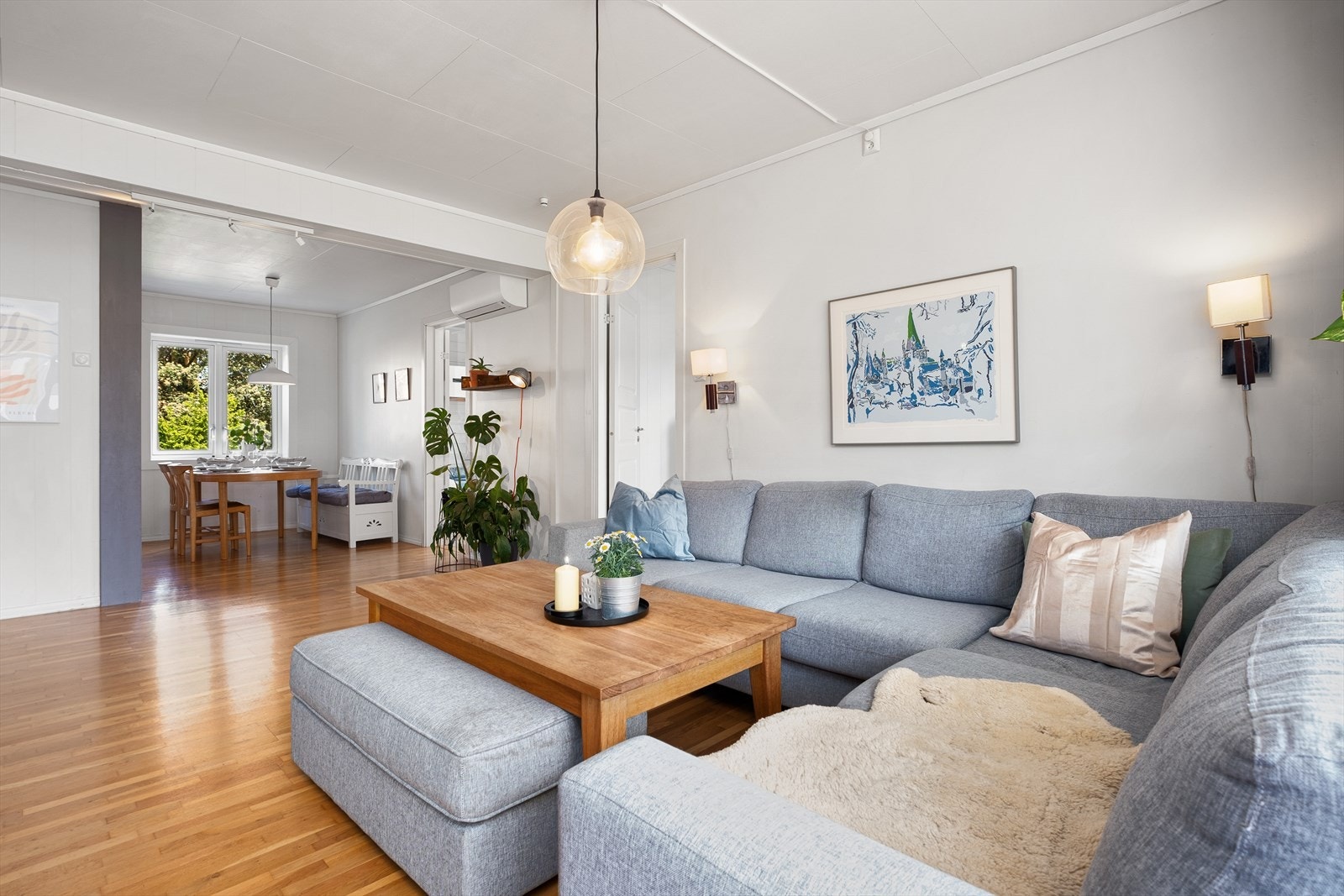 Leiligheten har gjennomlysning som fører til rikelig med dagslys. Galleribilde