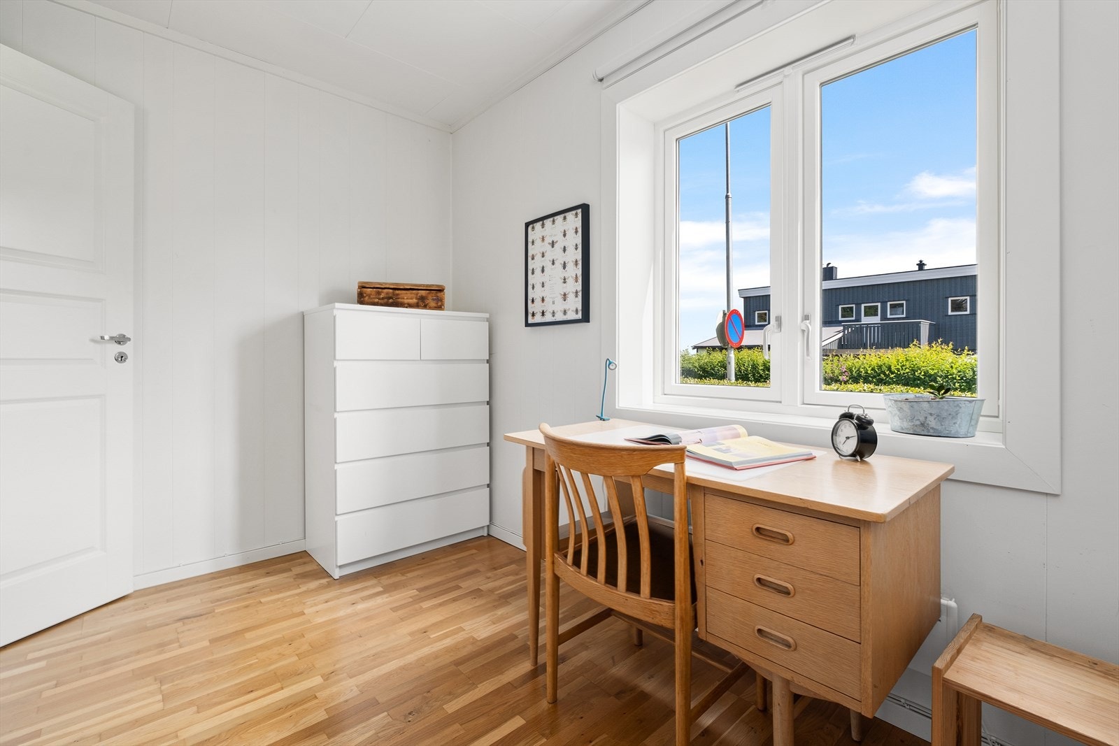 Vegg-i vegg ligger leilighetens andre soverom som også er på 8,5 m². Galleribilde