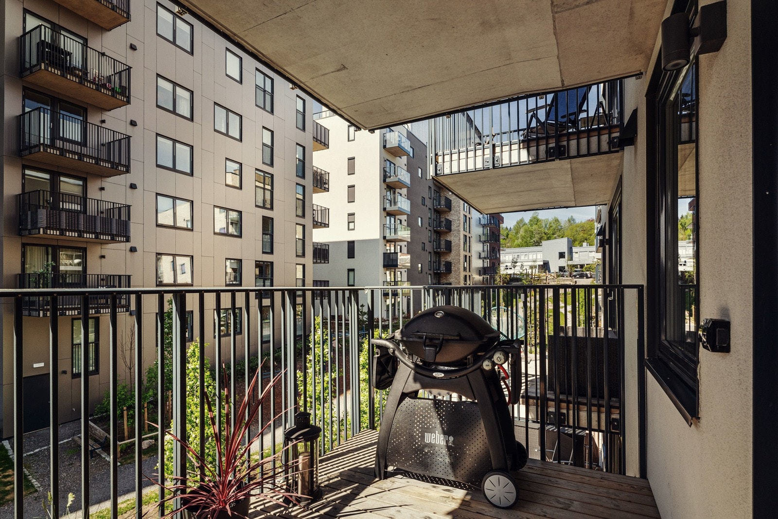 Balkongen er på hele 10 m² det plass til utemøbler samt grill. Galleribilde