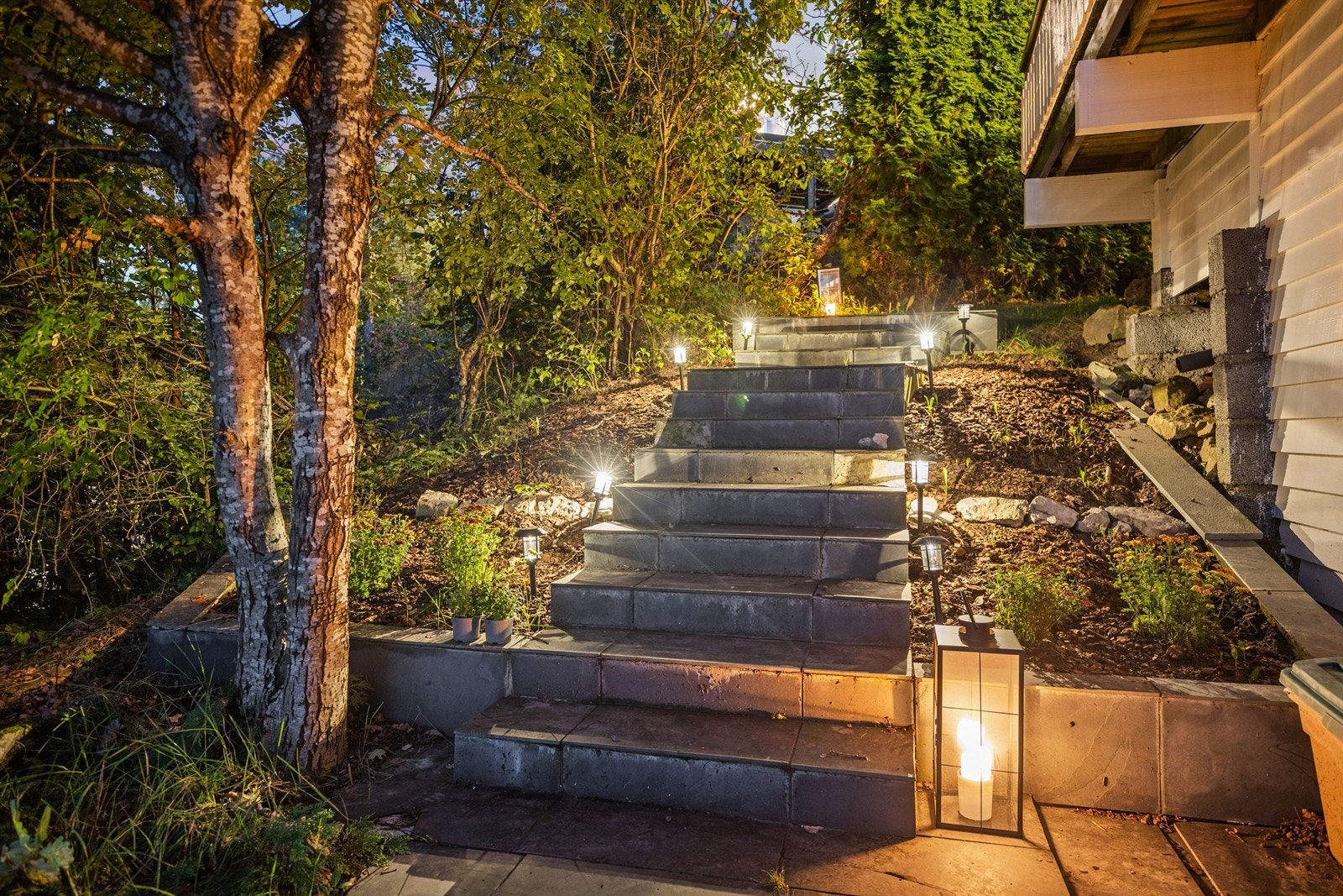 Murt trapp mellom u. etasje og 1. etasje Galleribilde
