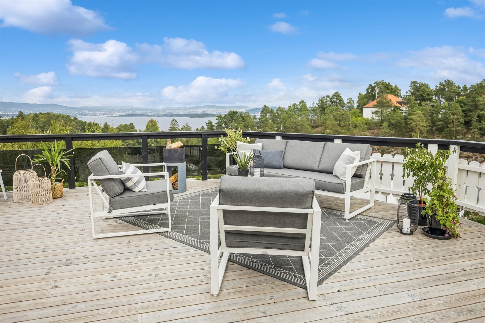 Nord-vendt terrasse på ca. 92 kvm med fantastisk utsikt mot fjorden og Oslo Galleribilde