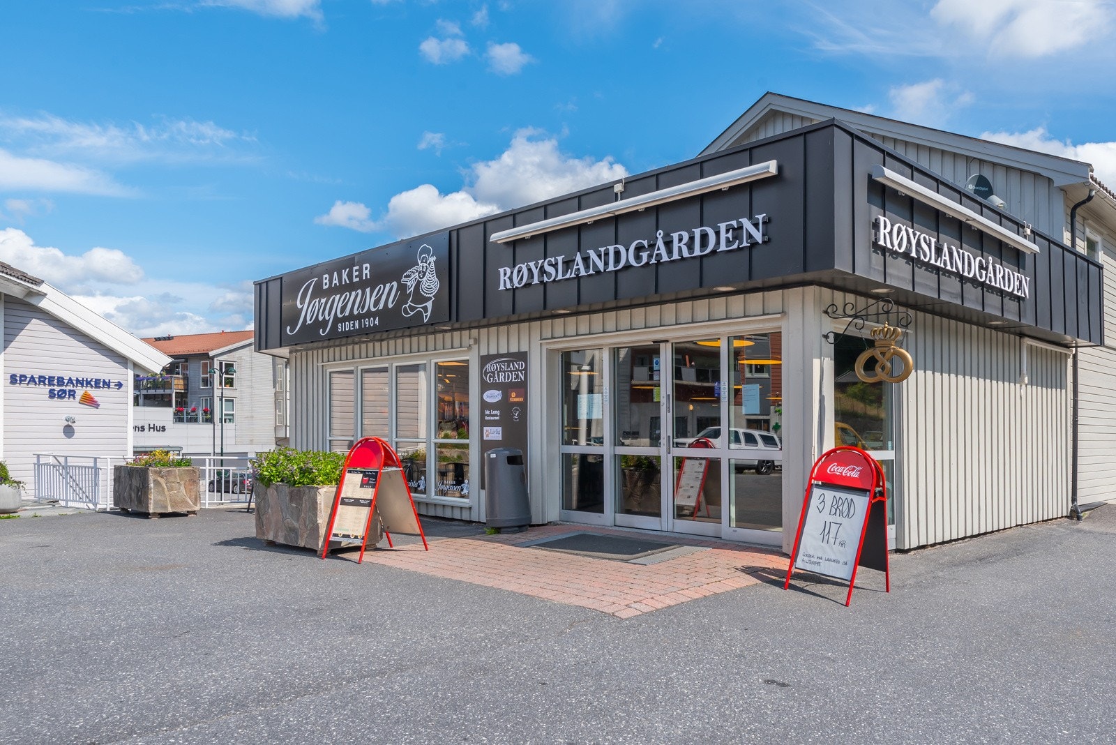 Deler av Froland sentrum - Her det nye handlesenteret, Røyslandsgården Galleribilde