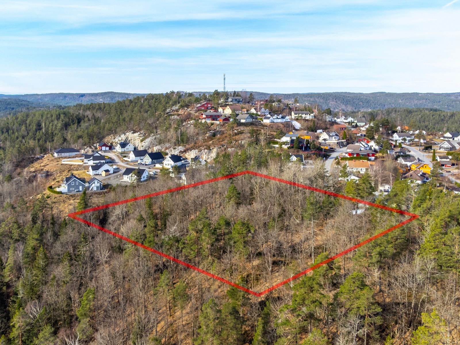 Området ligger høyt, solrikt og med flott utsikt mot bl.a. Nidelva og Blakstadheia Galleribilde