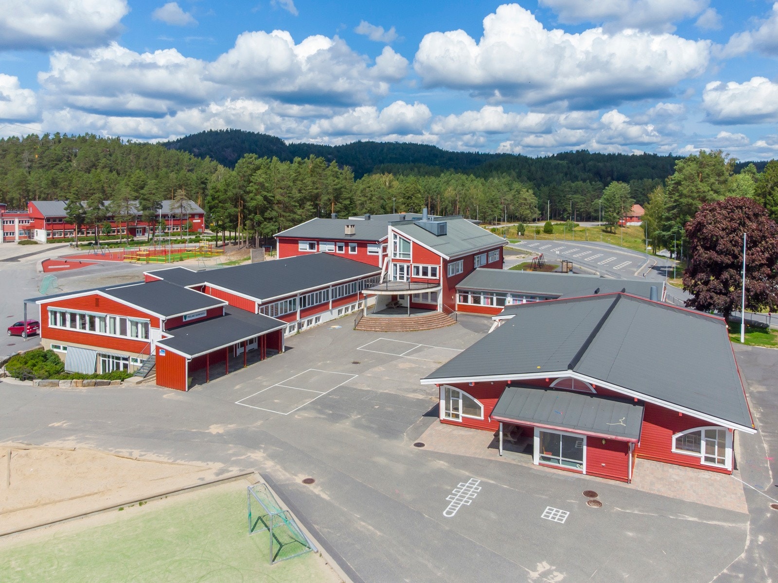 Deler av Froland skole Galleribilde