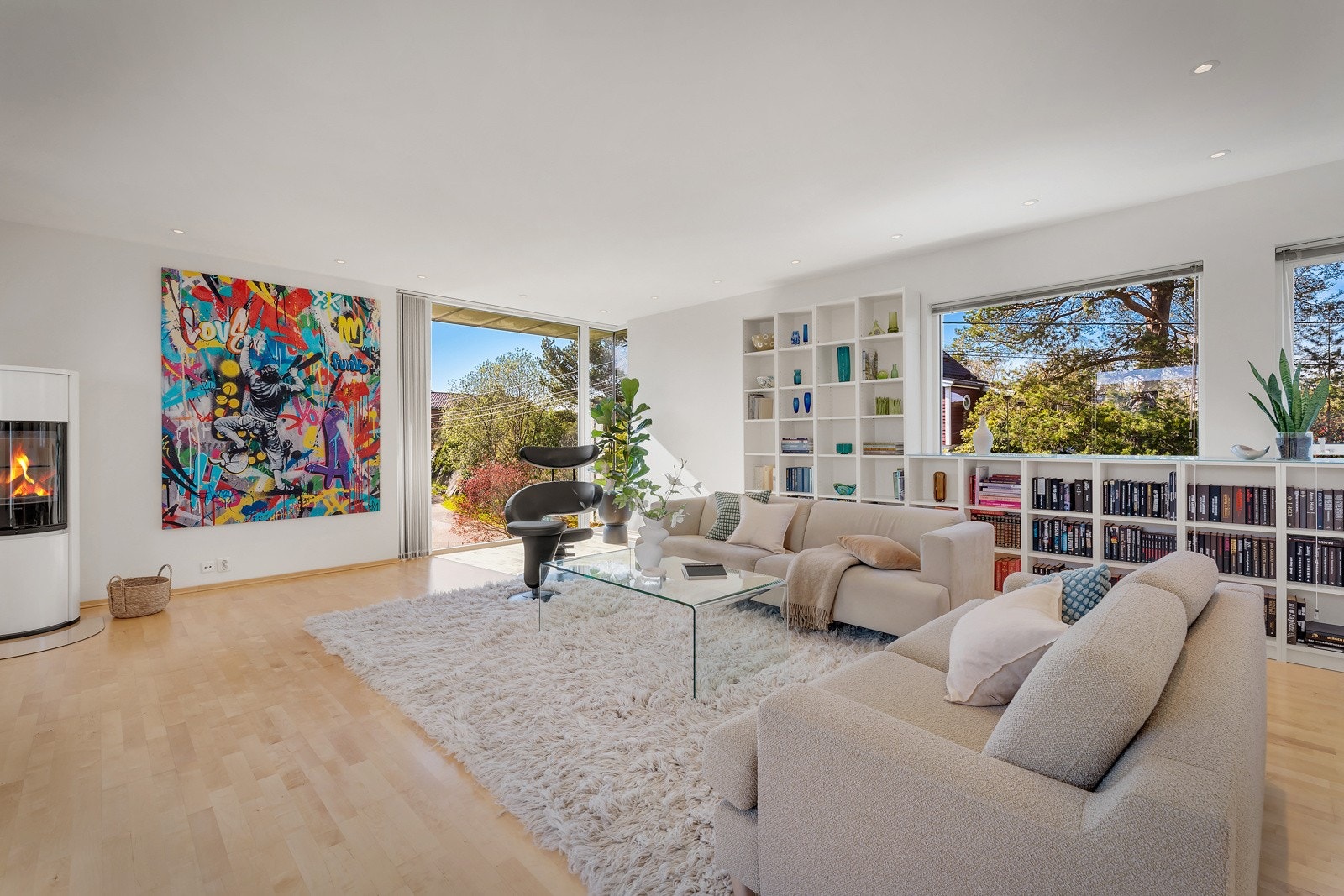 Nyt følelsen i den luftige hovedetasjen med takhøyde på 2,7 meter Galleribilde