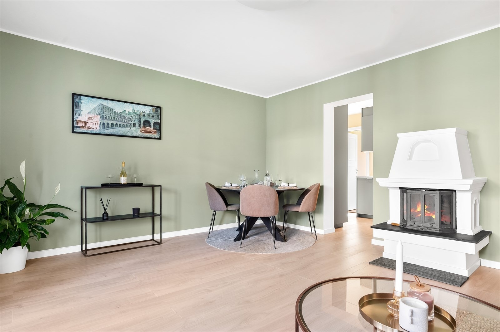 Stue med god plass til spisegruppe Galleribilde