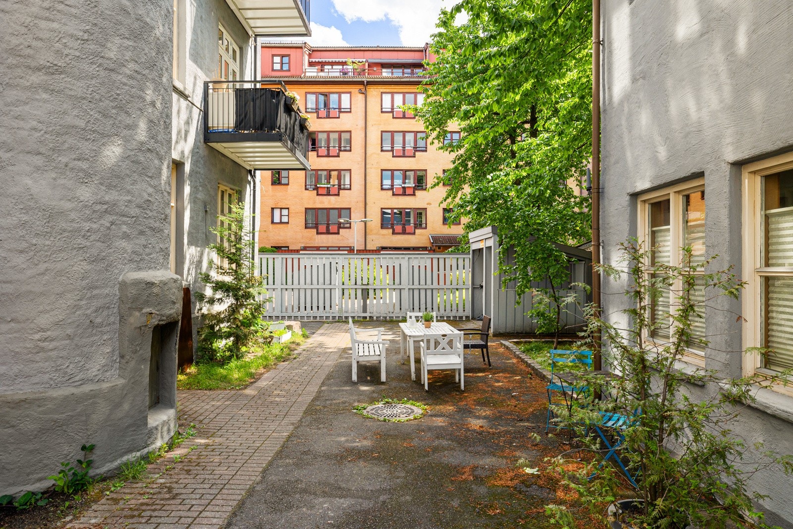 Bakgård Galleribilde