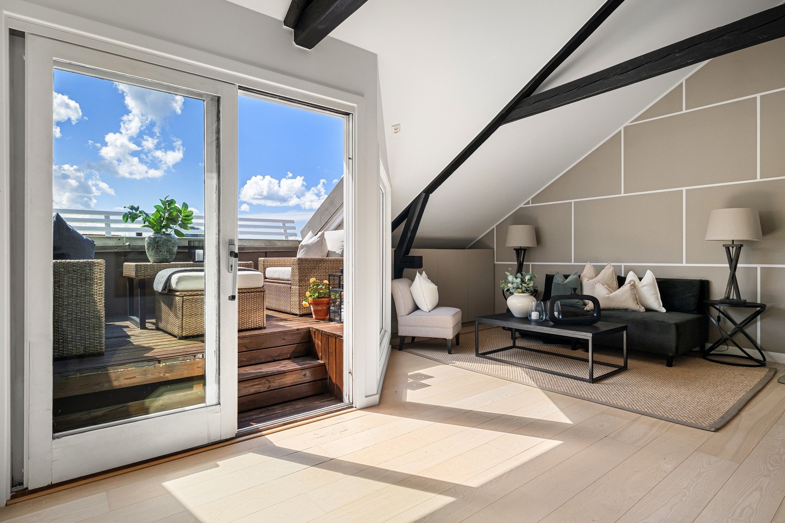 Leiligheten har store vindusflater og en herlig atmosfære. Her vil du trives! Galleribilde