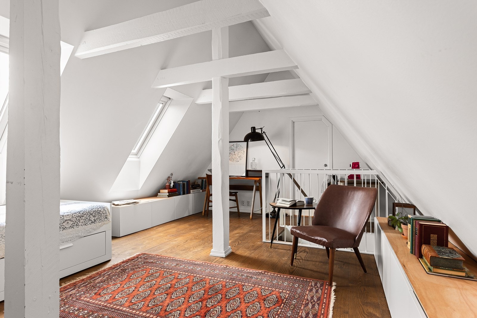 Loftet har flere bruks- og innredningsmuligheter. Etasjen er godkjent for varig opphold - her er det mange muligheter. Galleribilde