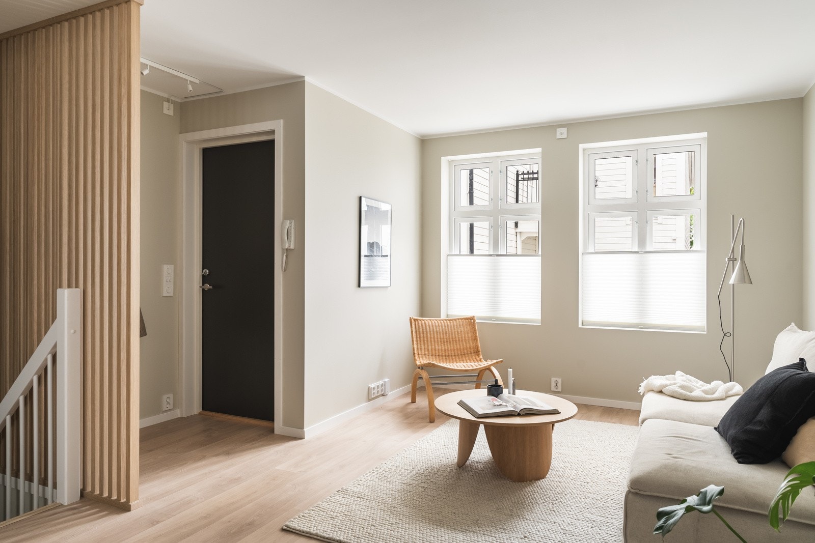 Det er nye vinduer, nytt el-anlegg og rør-i-rør system fra 2024. Galleribilde