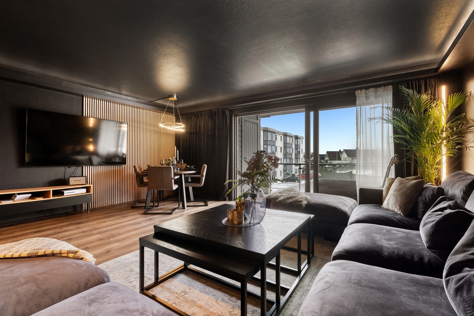 Velkommen til Sandesletta 14B presentert av Trym Bottolfs v/ Privatmegleren Galleri. Galleribilde