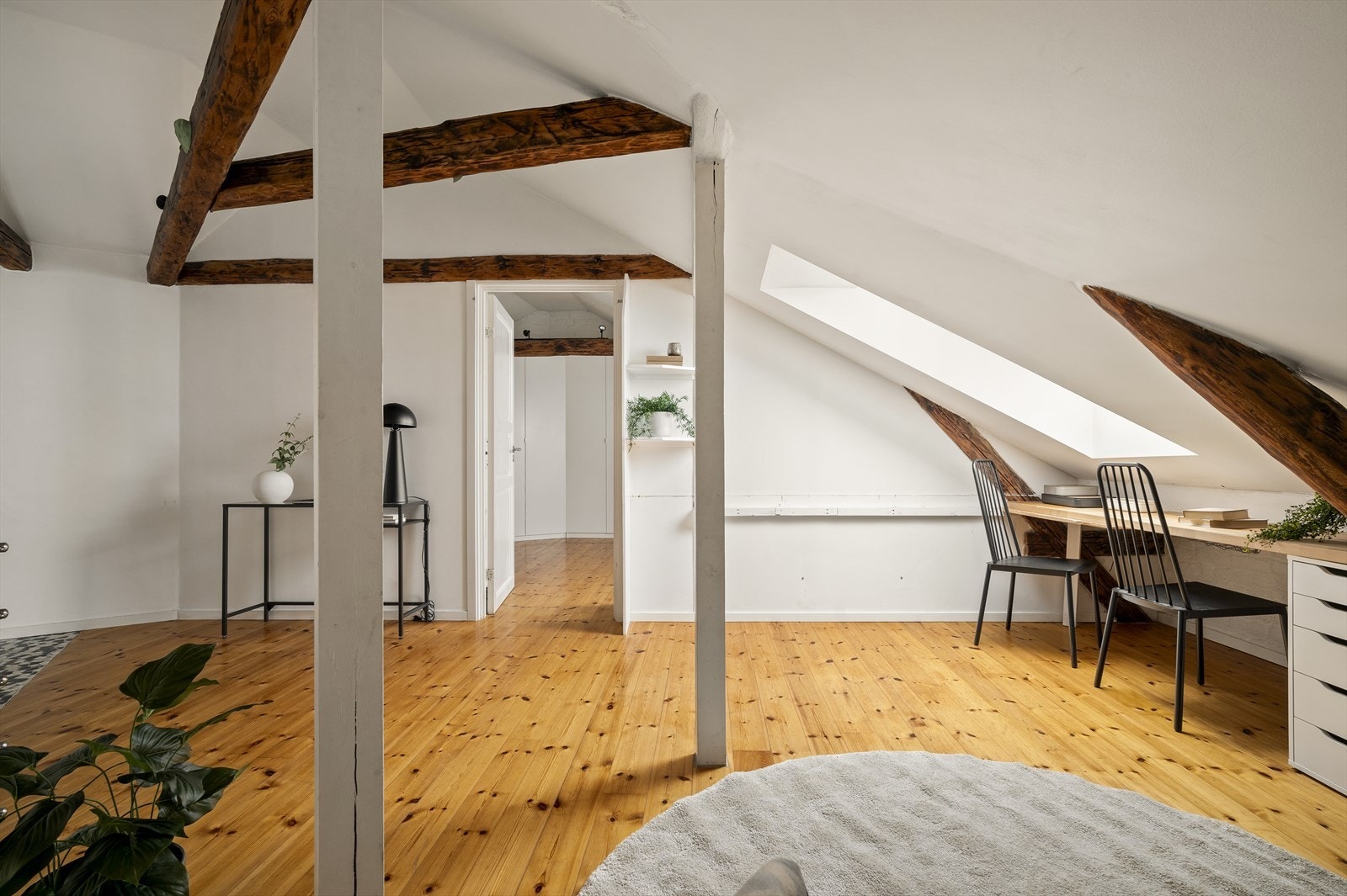 Loftsetasjen har sin egen inngang fra felles trappeoppgang i bygget. Galleribilde