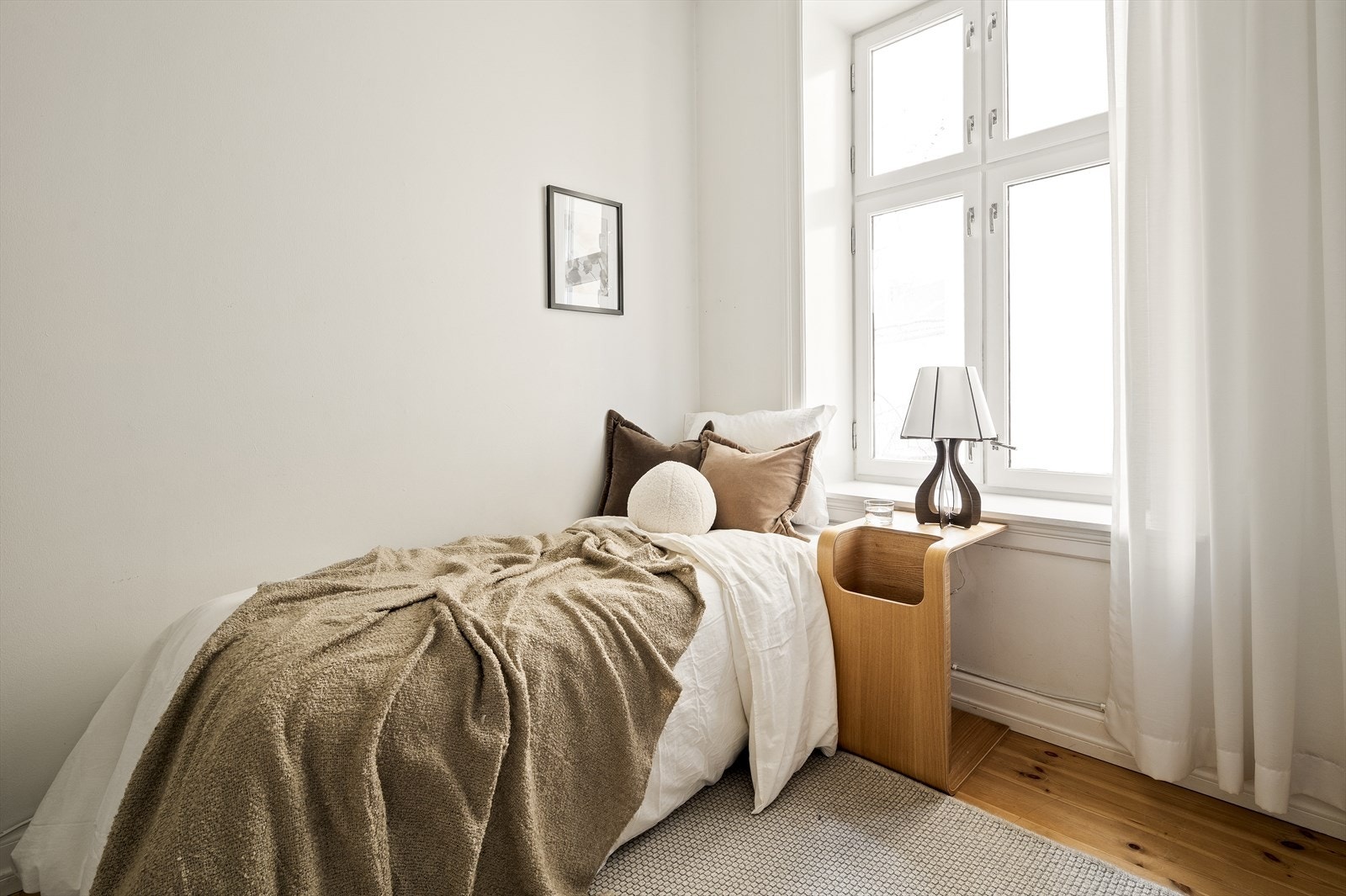 Soverom I vender ut mot borettslagets rolige bakgård. Galleribilde