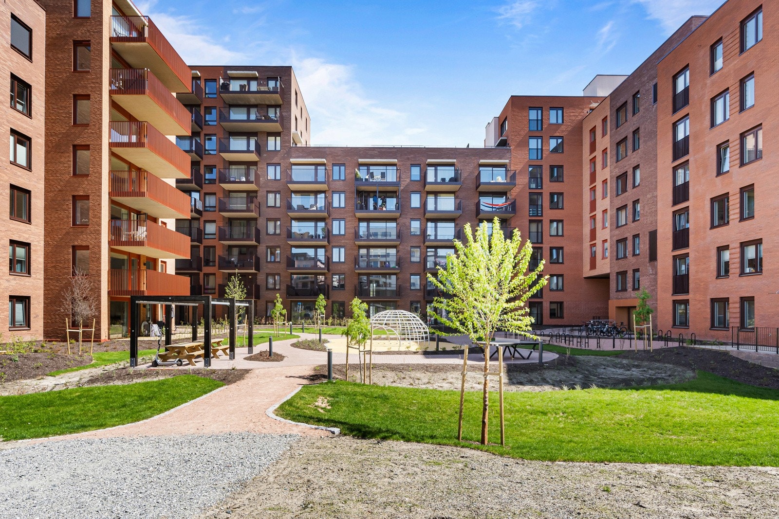 Boligen ligger i byggets 4 etasje samt som det også er heis i bygget. Galleribilde