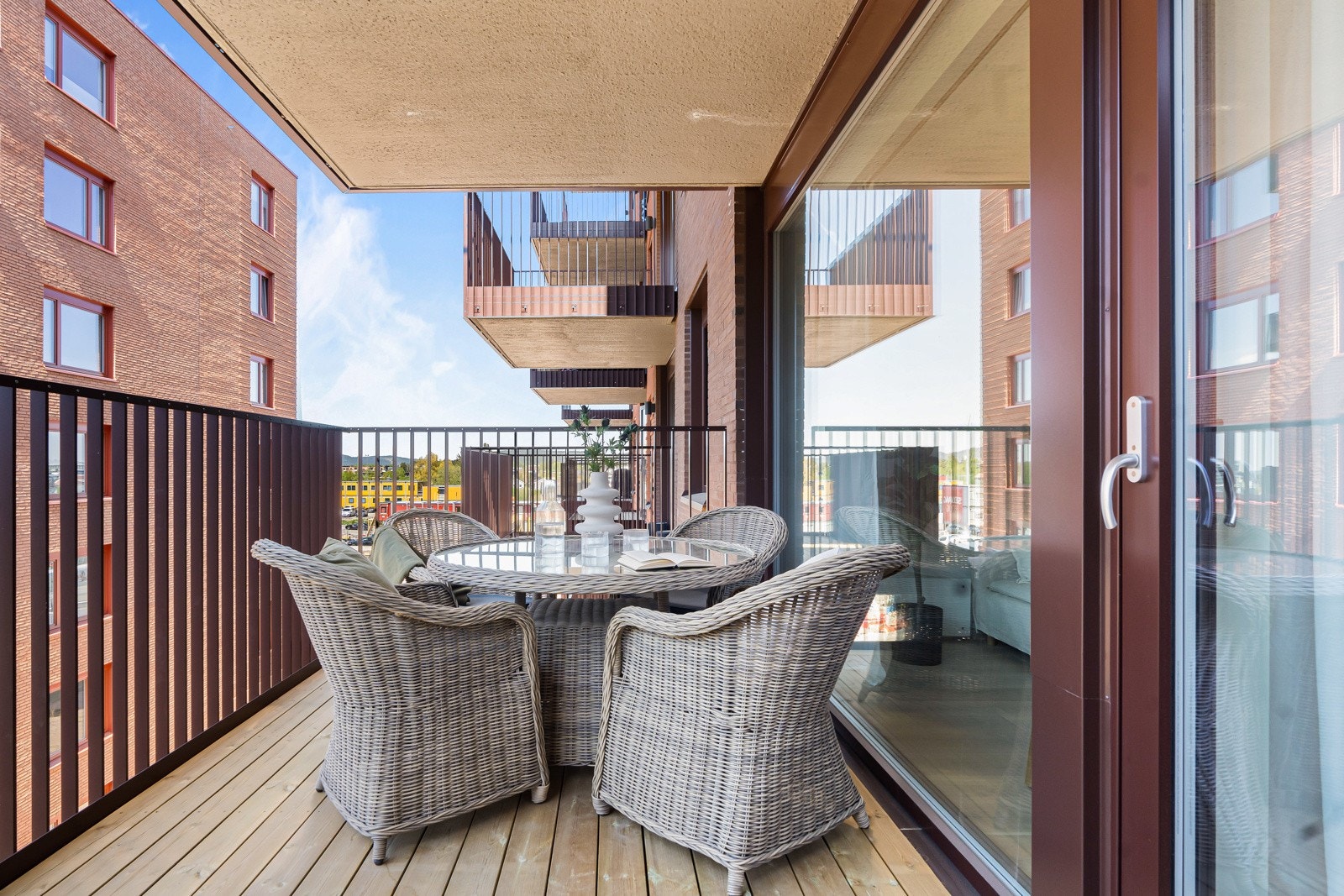 Fra stuen har du utgang til en romslig balkong på 10 kvm. Galleribilde