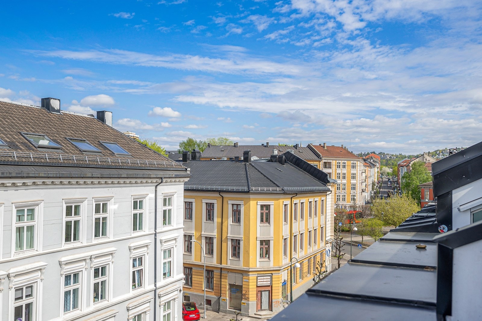 Utsyn fra balkongen oppover Schweigaards gate Galleribilde