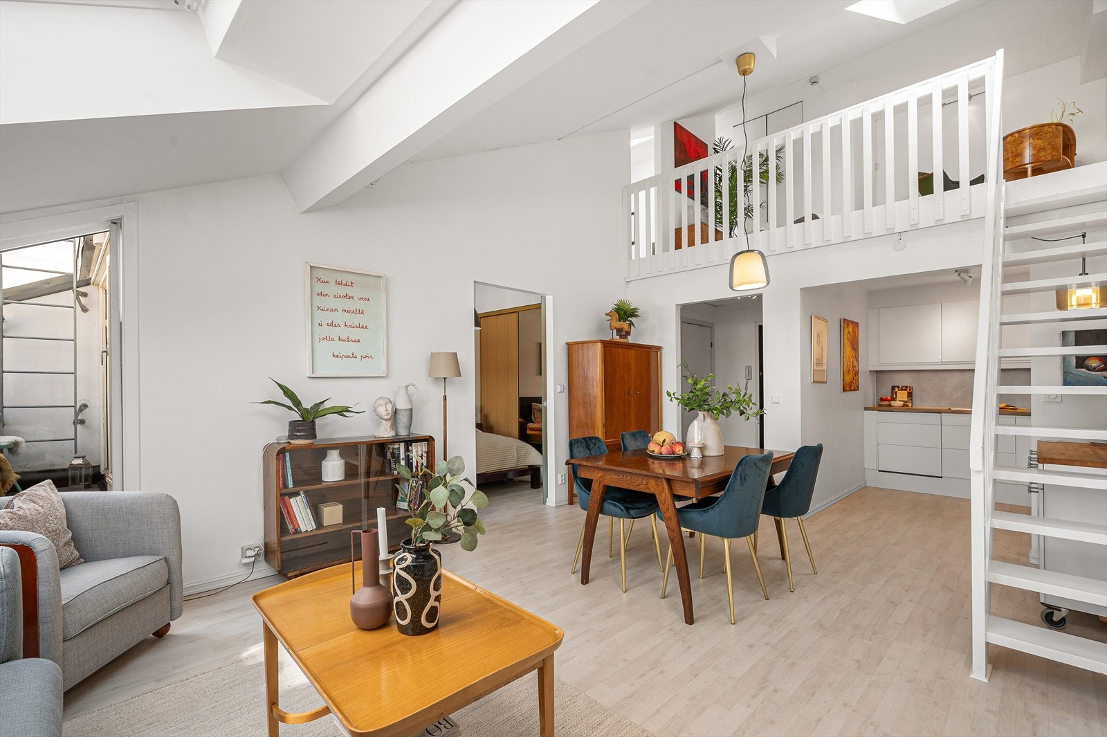 Velkommen til denne lekre leiligheten over 2 plan i Gamlebyen! Galleribilde