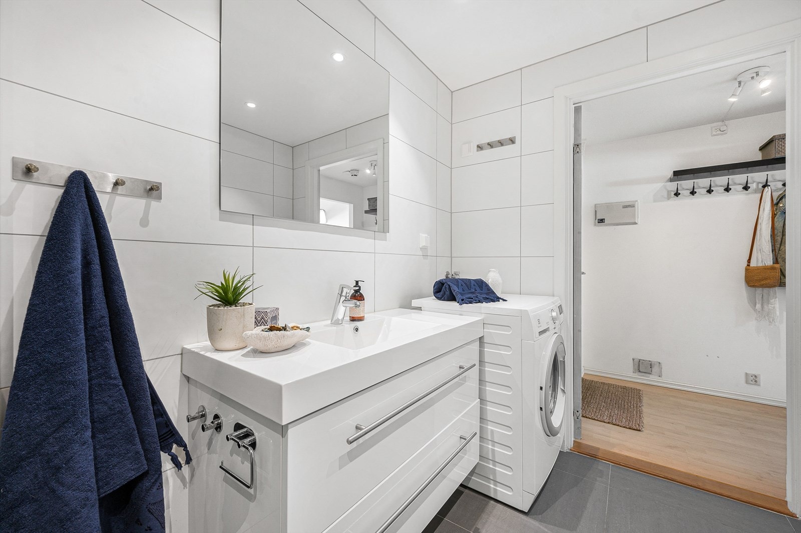 Badet ble pusset opp i 2015/16 og baderomsmappe medfølger. Galleribilde