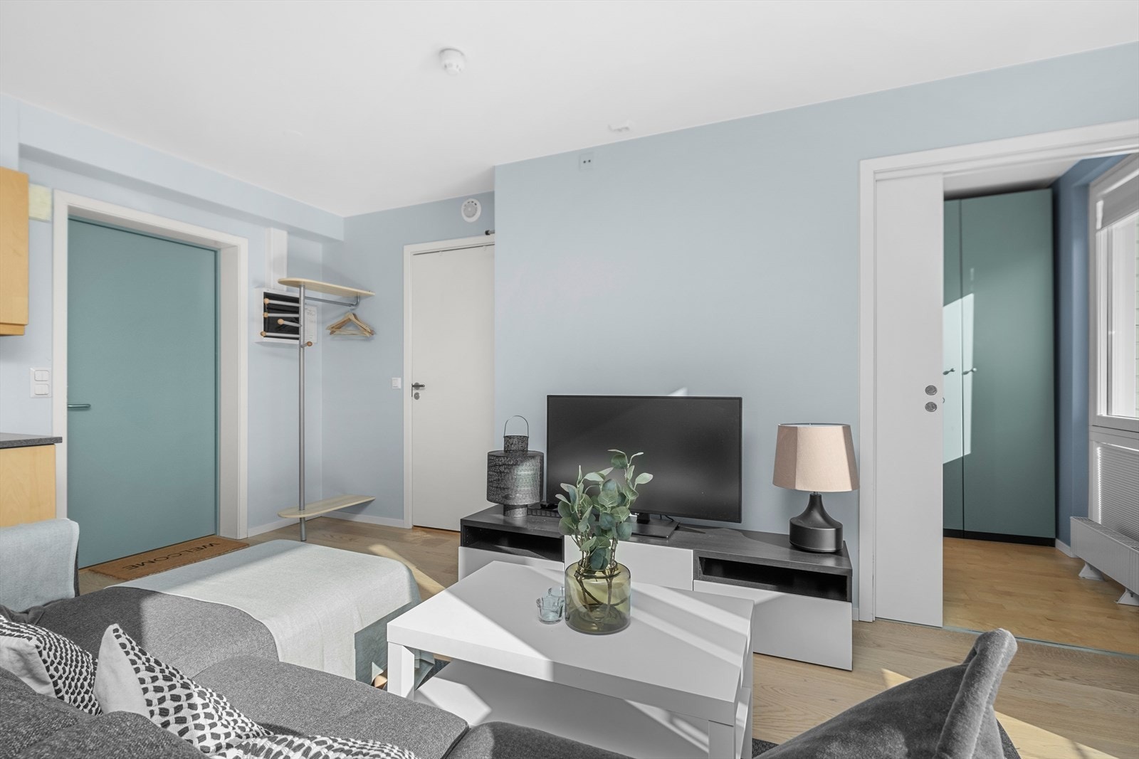 Her er 'alt' inkludert i felleskostnadene som TV/internett, fjernvarme, samt felles drift- og vedlikehold. Galleribilde