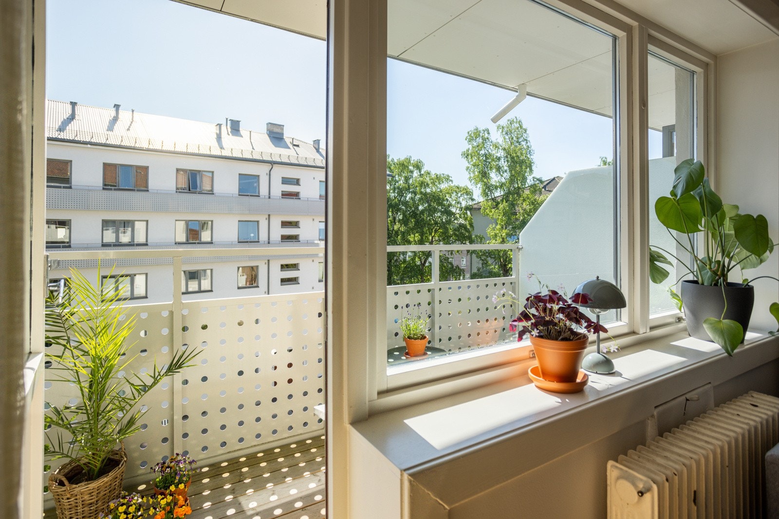 Fra stuen er det utgang til den flotte balkongen. Galleribilde