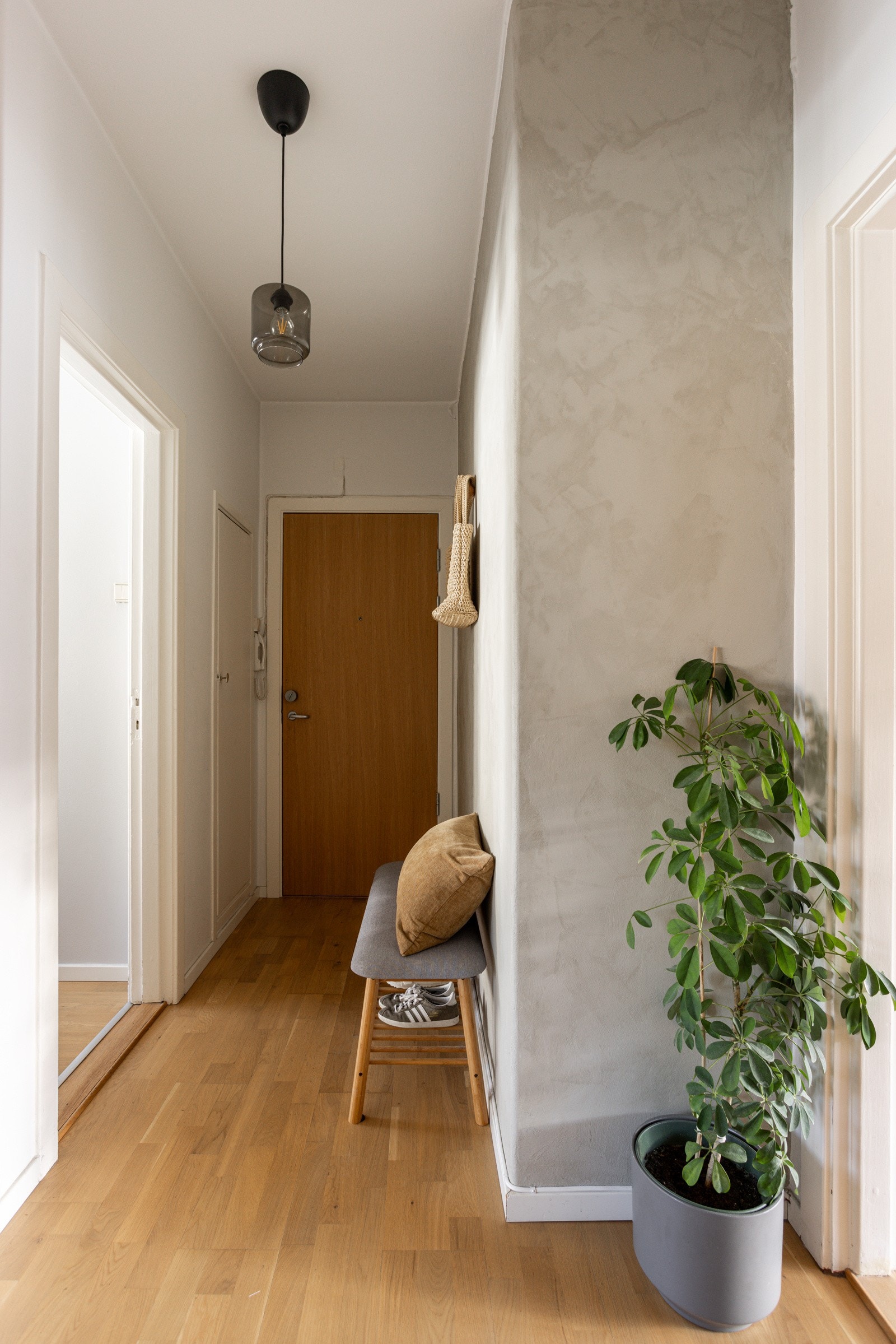 Leiligheten disponerer i tilegg bod på loftet og i kjeller og har tilgang på et fellesvaskeri. Galleribilde