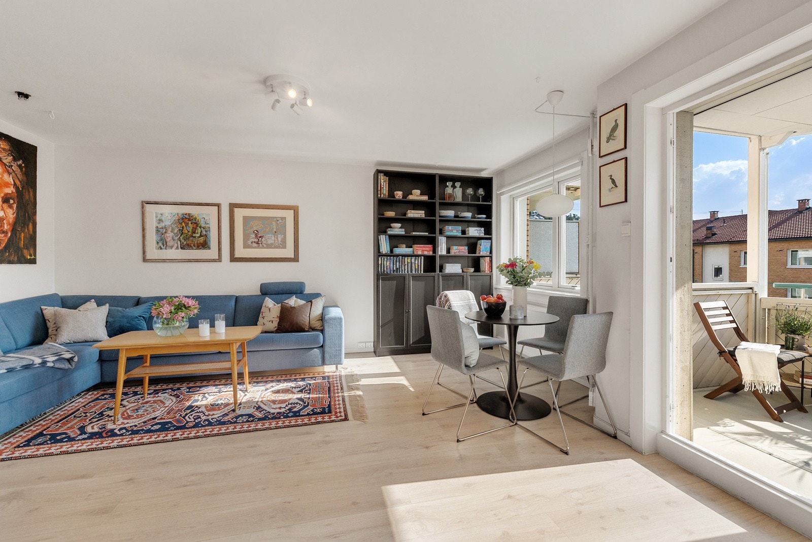 Stuen har gode innredningsmuligheter. Galleribilde