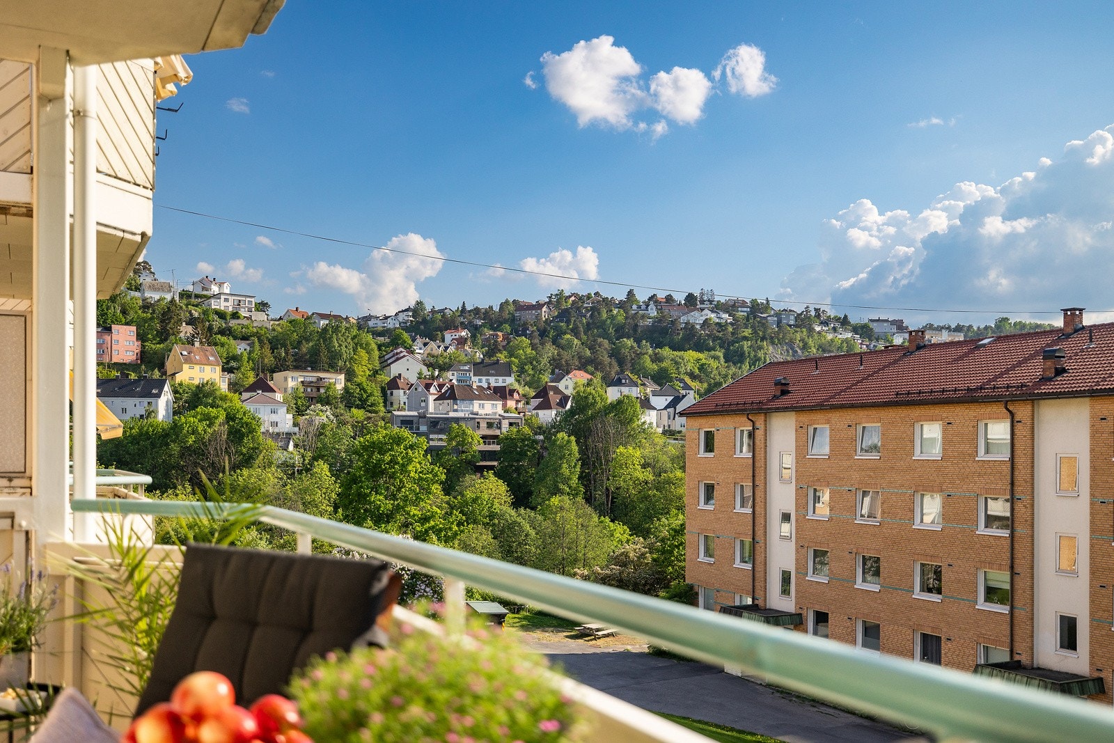 Balkongen er vestvendt og byr på deilig ettermiddagssol. Galleribilde