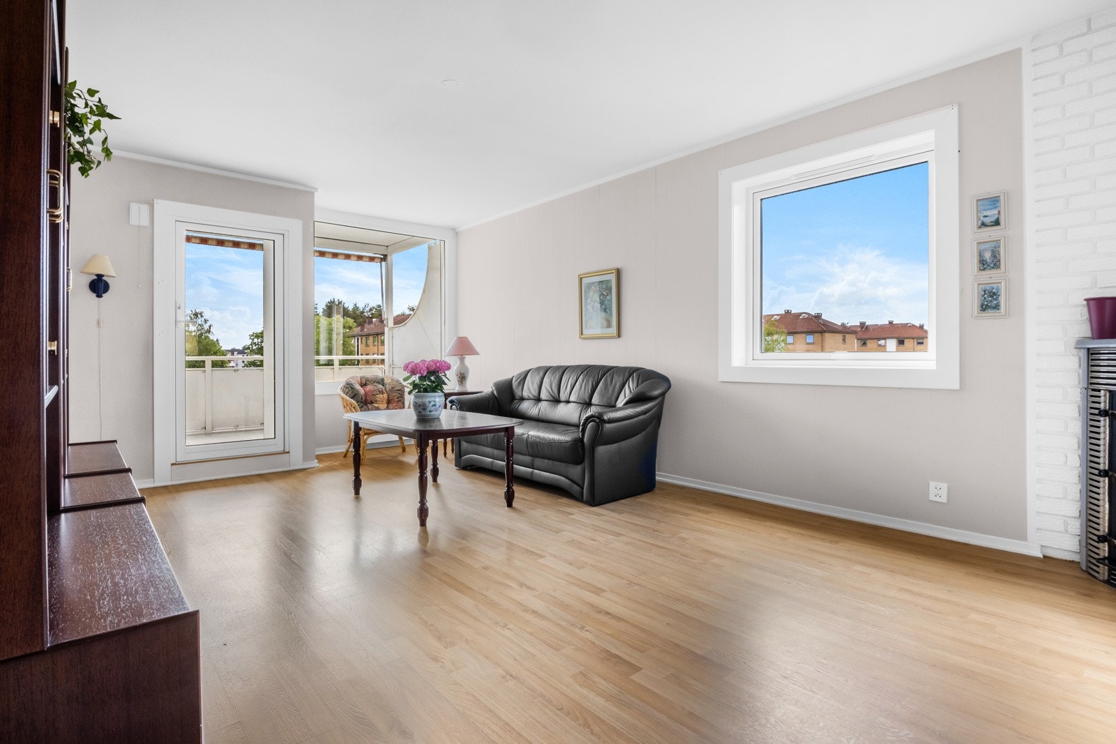 Solbergliveien 106A er en romslig 4-roms på 70 kvm med gjennomgående planløsning i tredje etasje. Galleribilde