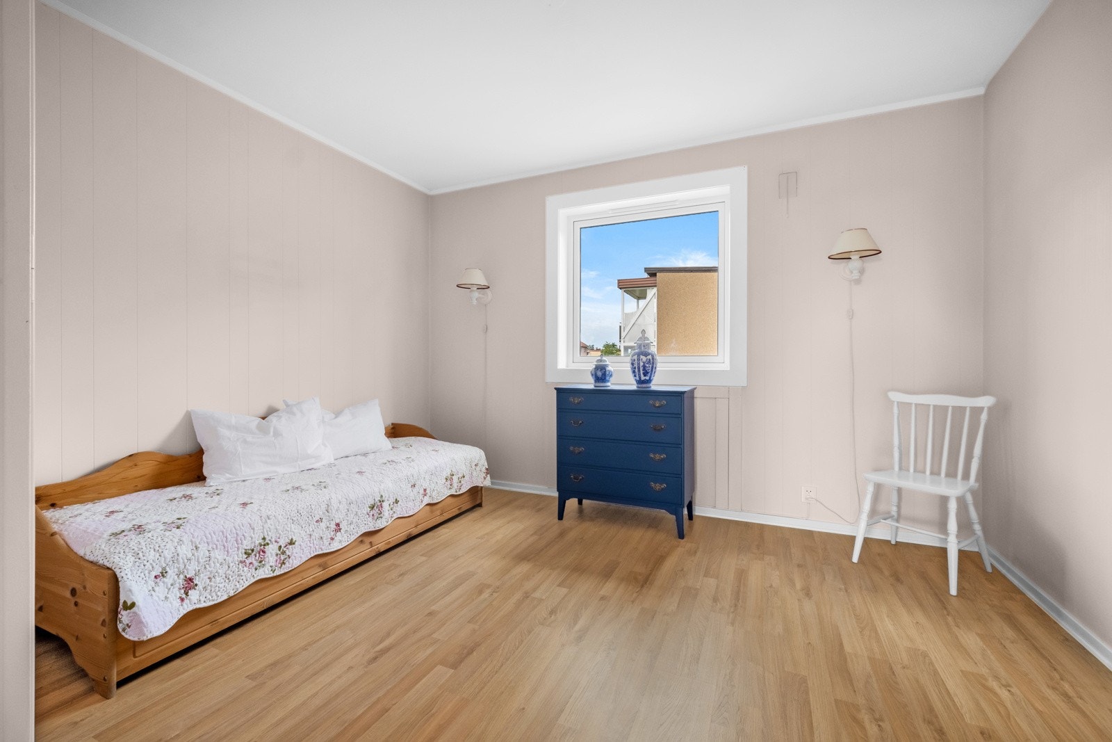 Leiligheten har tre gode soverom, alle med vinduer vendt mot nord. Galleribilde