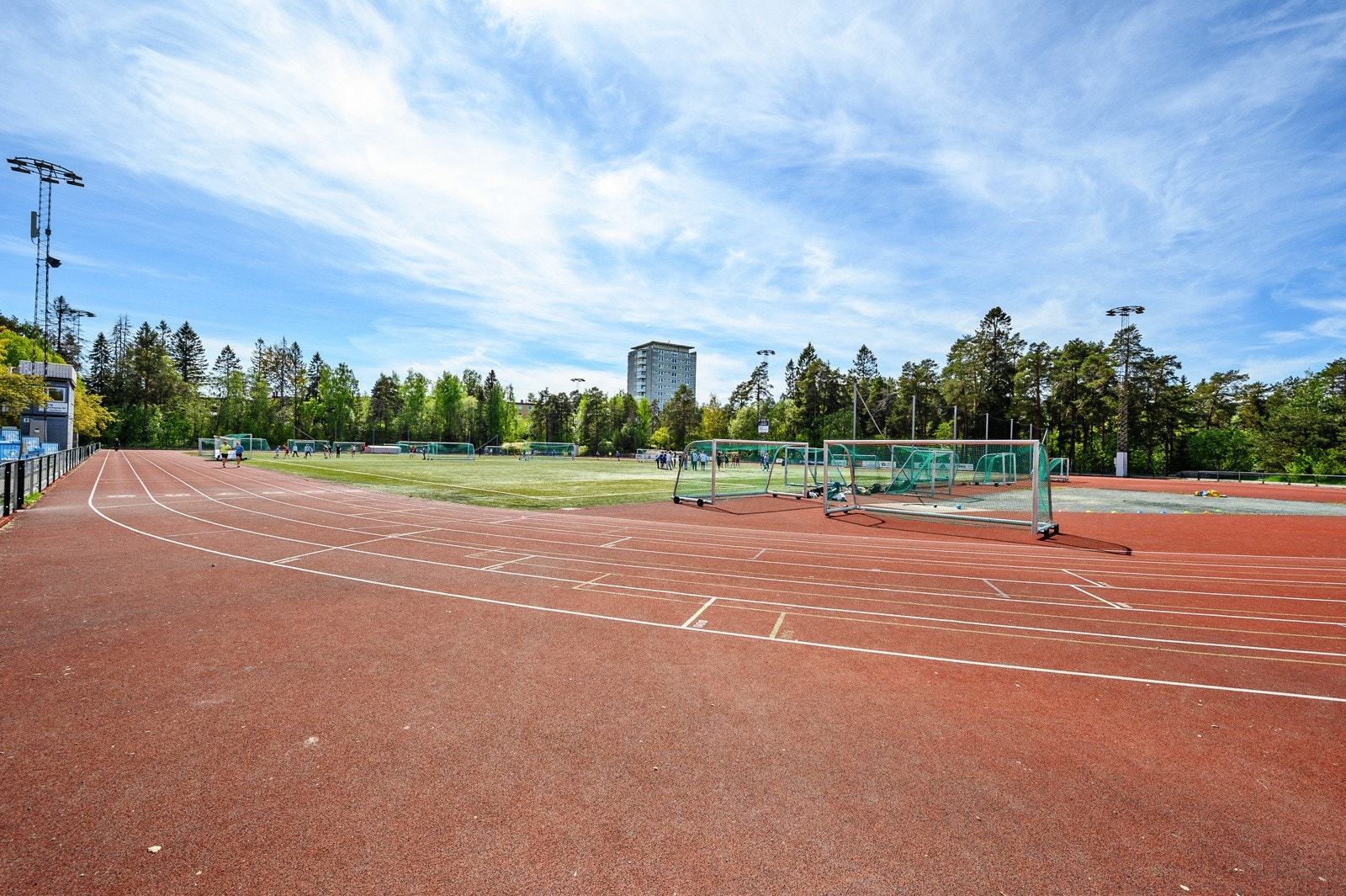 Her vil du også finne Oppsal og Trasop Arena, et supert idrettsanlegg med flersbrukshall, kunstgressbane og friidrettsbane. I tillegg har du Trolldalen like ved, med idyllisk plassert lekeplass, fotballbane og sittegrupper. Galleribilde