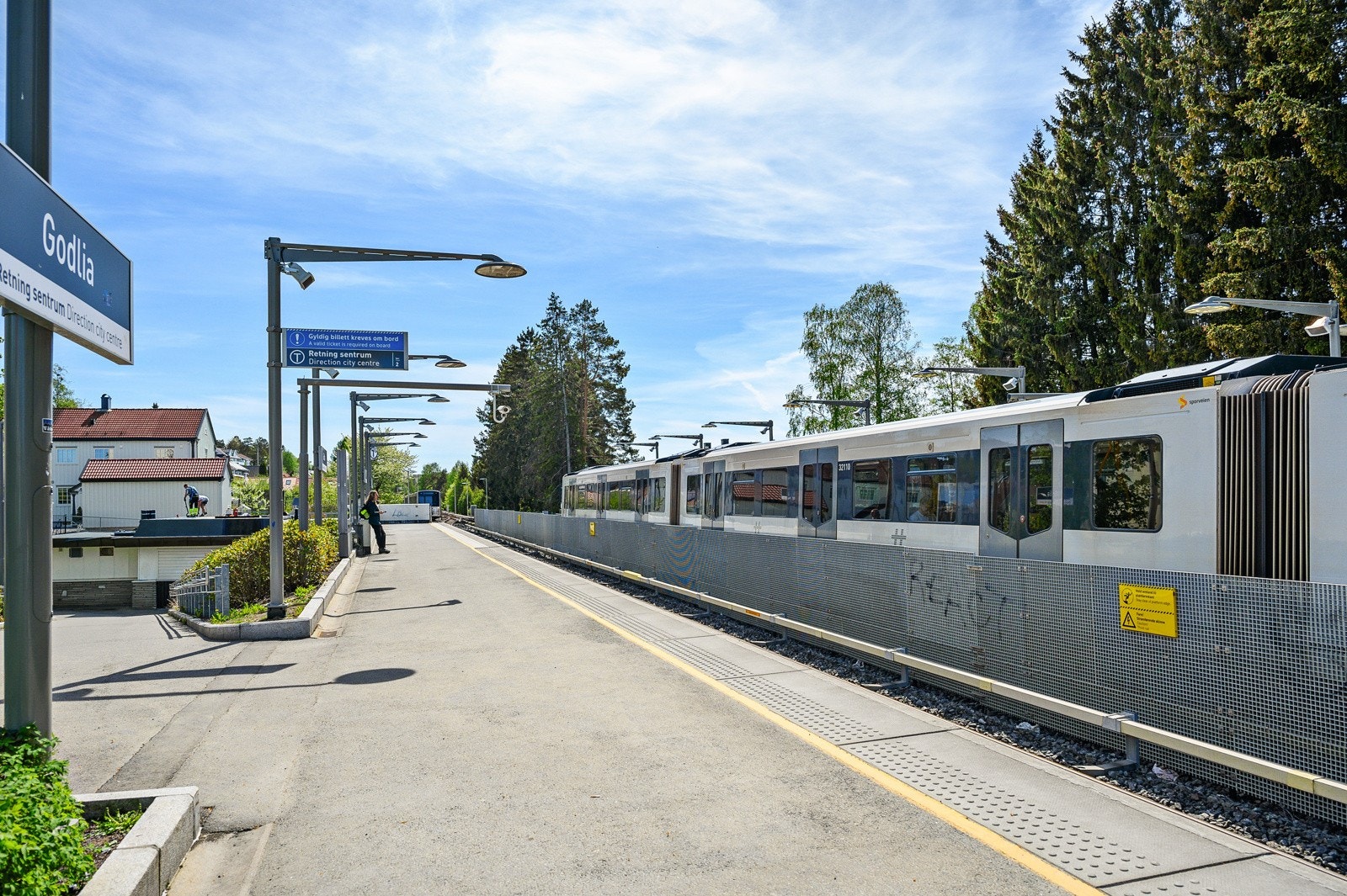 Ellers er det svært gåavstand til Godlia T-bane og flere bussforbindelser i området. Galleribilde