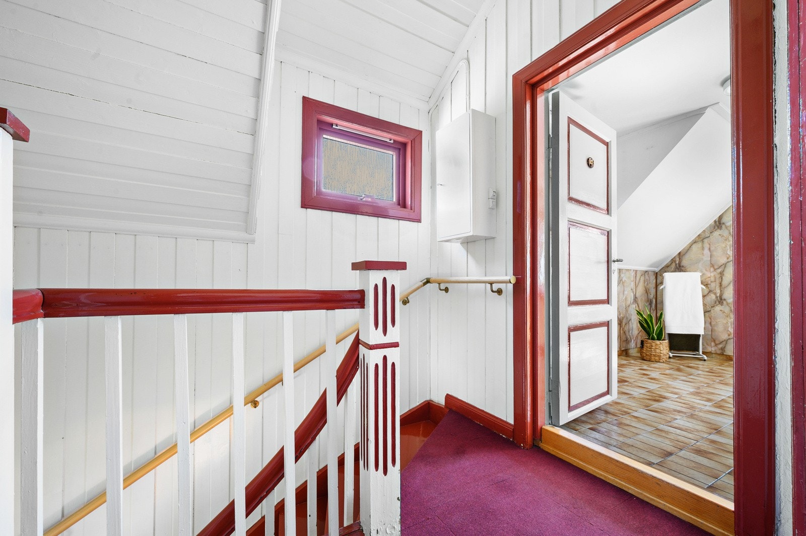 Fra andre etasje har du tilgang til badet. Galleribilde