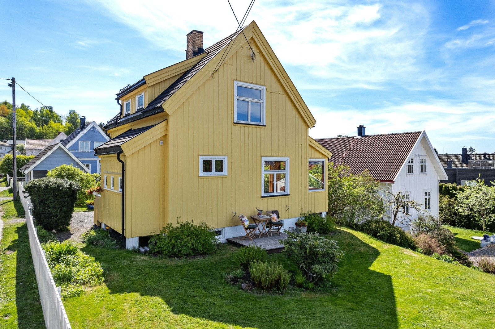 Huset er perfekt plassert, hvor du kan nyte solen fra morgen til kveld. Galleribilde