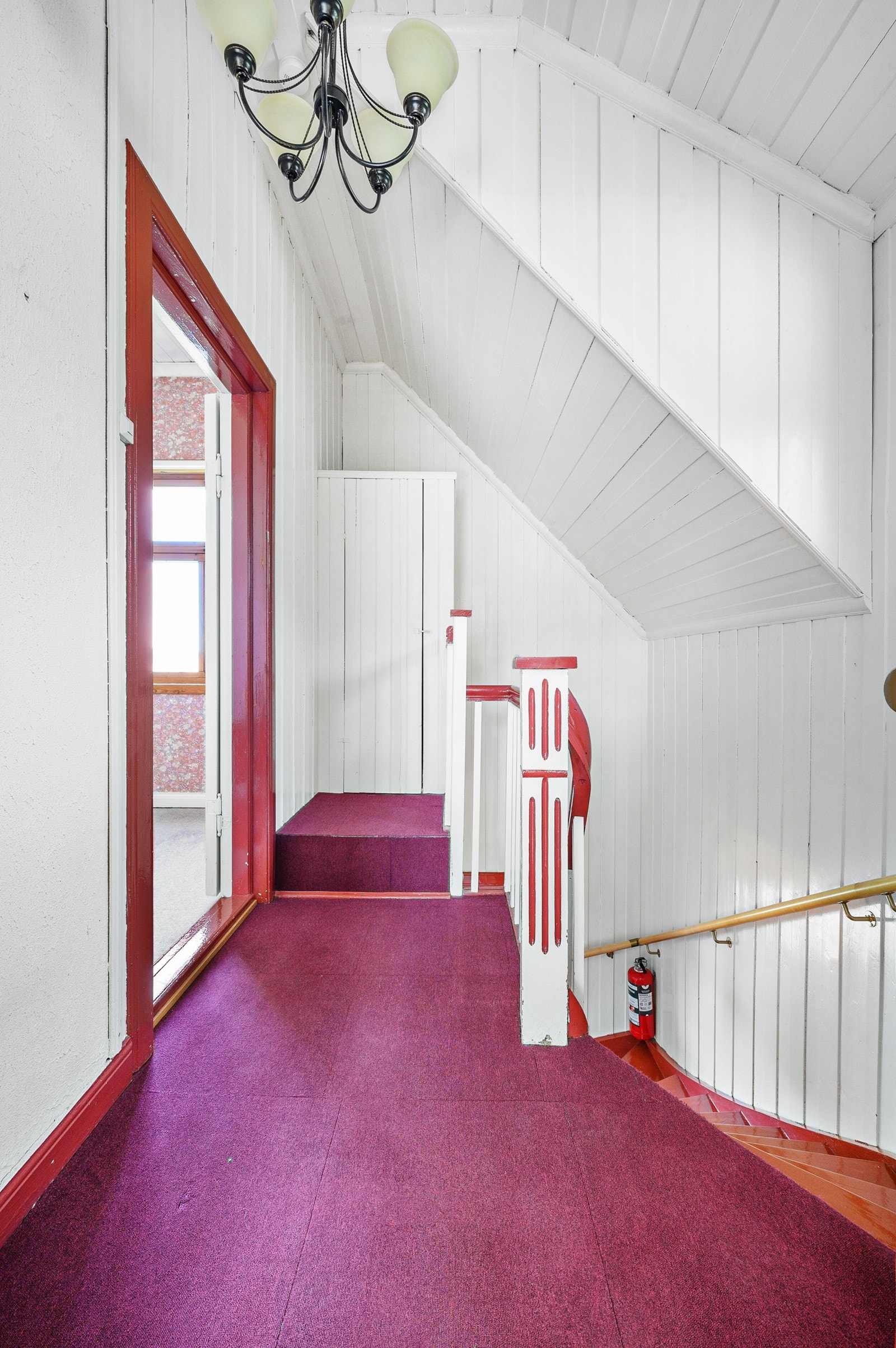 I andre etasje har du et innvendig kott som gir deg gode oppbevaringsmuligheter. Galleribilde