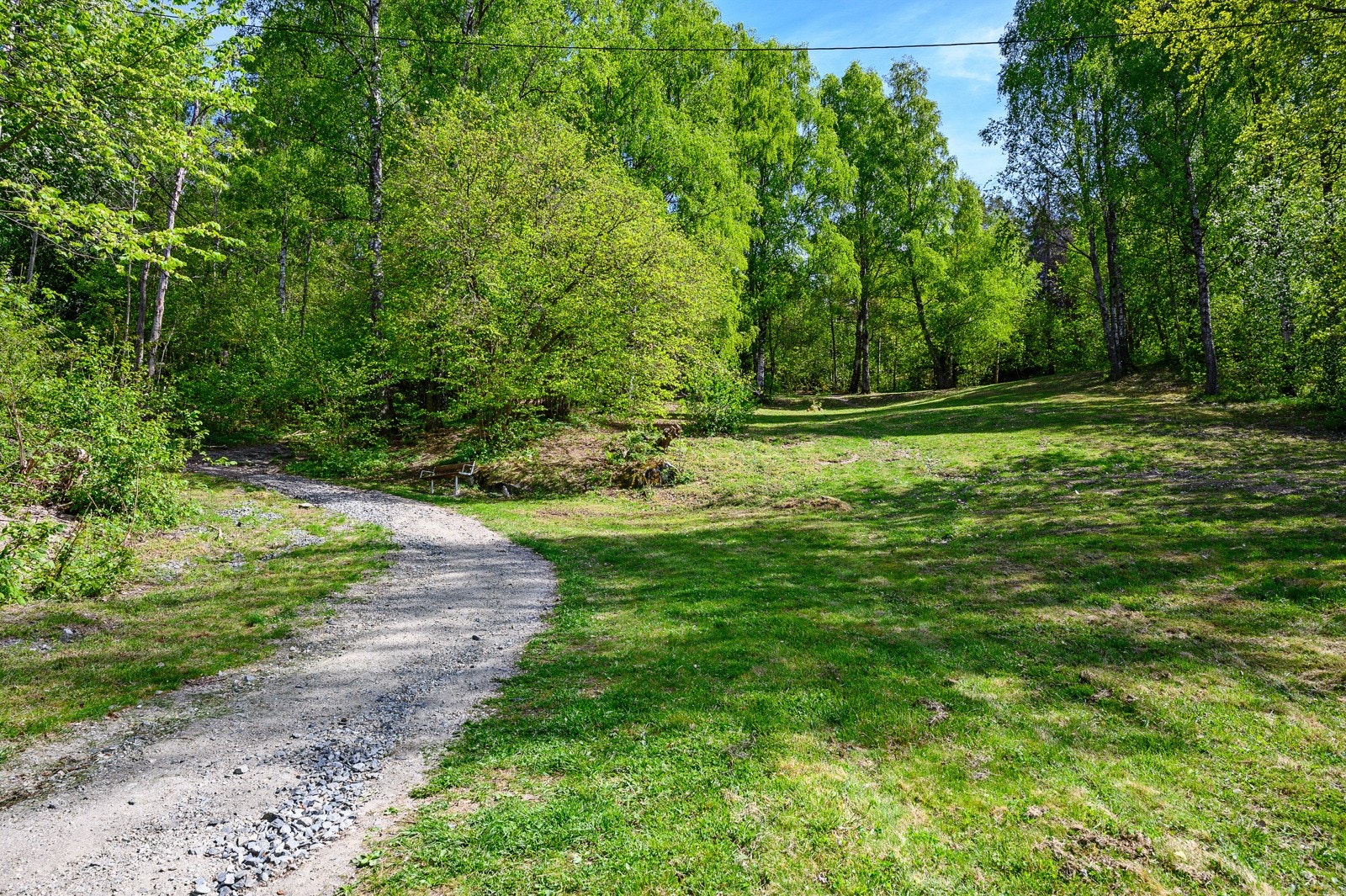 Gangveien ved akebakken går gjennom Godliaskogen til Godlia og Trasop skole, Oppsal Arena og Østmarka Nationalpark med Mariholtet, Østmarksetra, Nøklevann for å nevne noen. Galleribilde