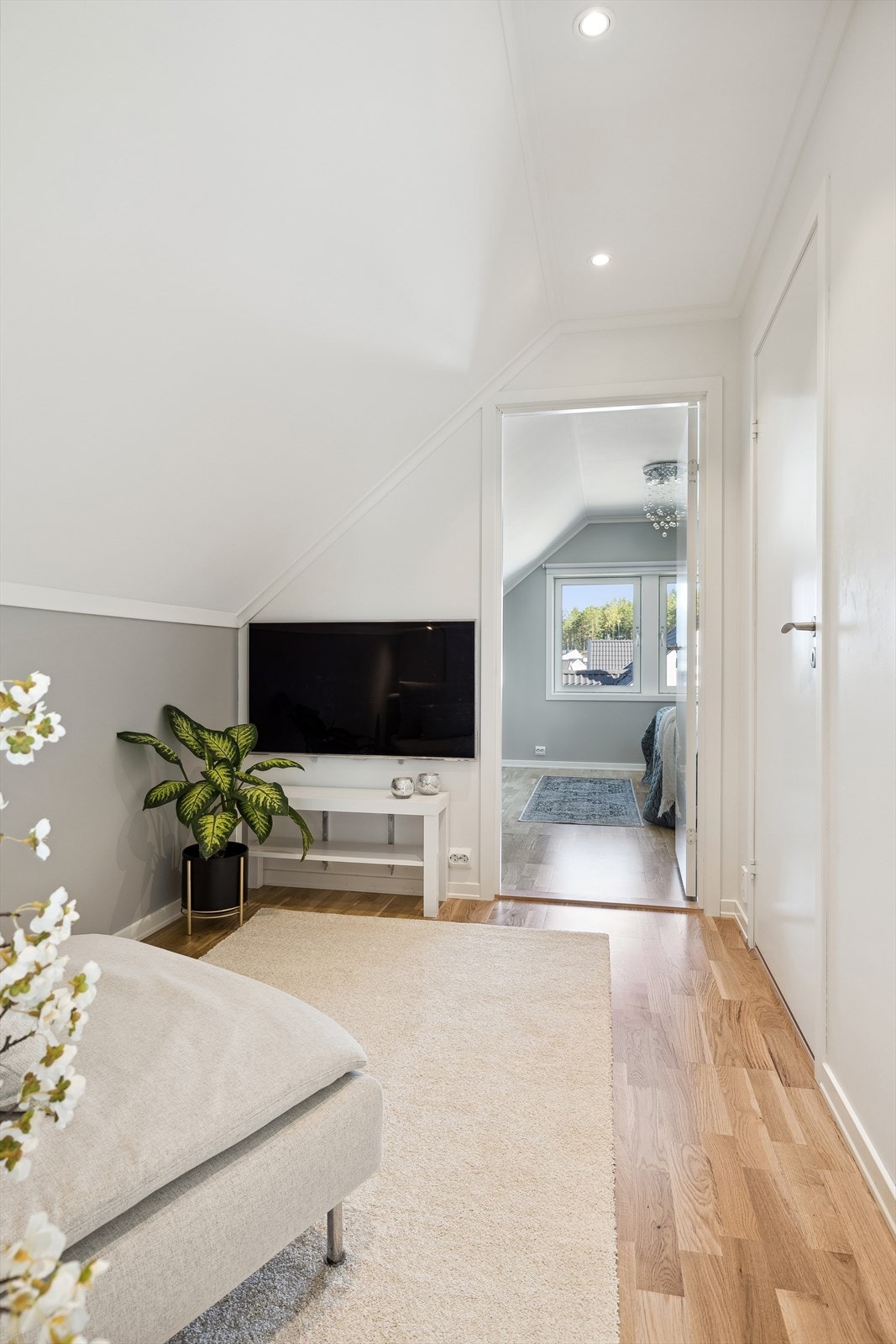 Trivelig loftsstue - helt perfekt for deg som trenge en tv-stue til barna. Galleribilde