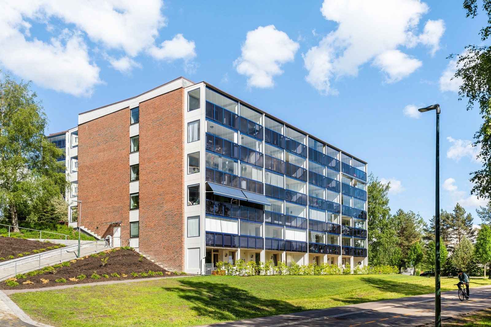 Leiligheten ligger i byggets toppetasje, i 4. etasje. Galleribilde
