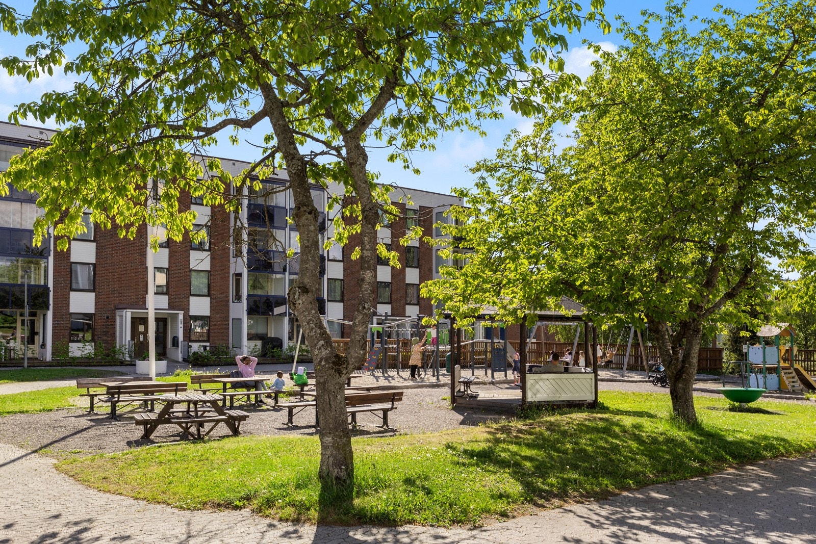 Borettslaget er godt opparbeidet med store grønt og parkområder. Det er også flotte sykkelveier her. Borettslaget har også trimrom for beboerne, samt mulighet for utleie av grendehuset. Galleribilde