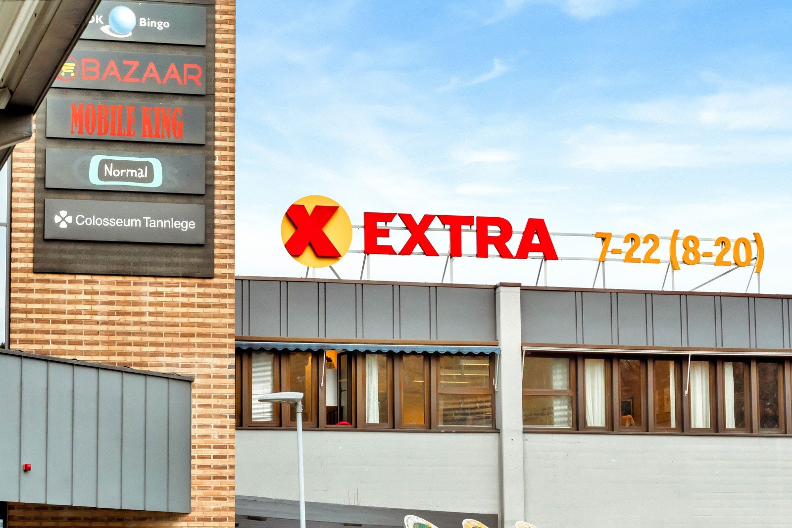 Furuset senter byr på over 30 spennende butikker som inkluderer både mote, helse og velvære, dagligvare, apotek, frisør og hyggelige spisesteder. På Furuset finner du i tillegg viktige funksjoner som bibliotek, treningssenter, bad, helsetjenester, mm. Galleribilde