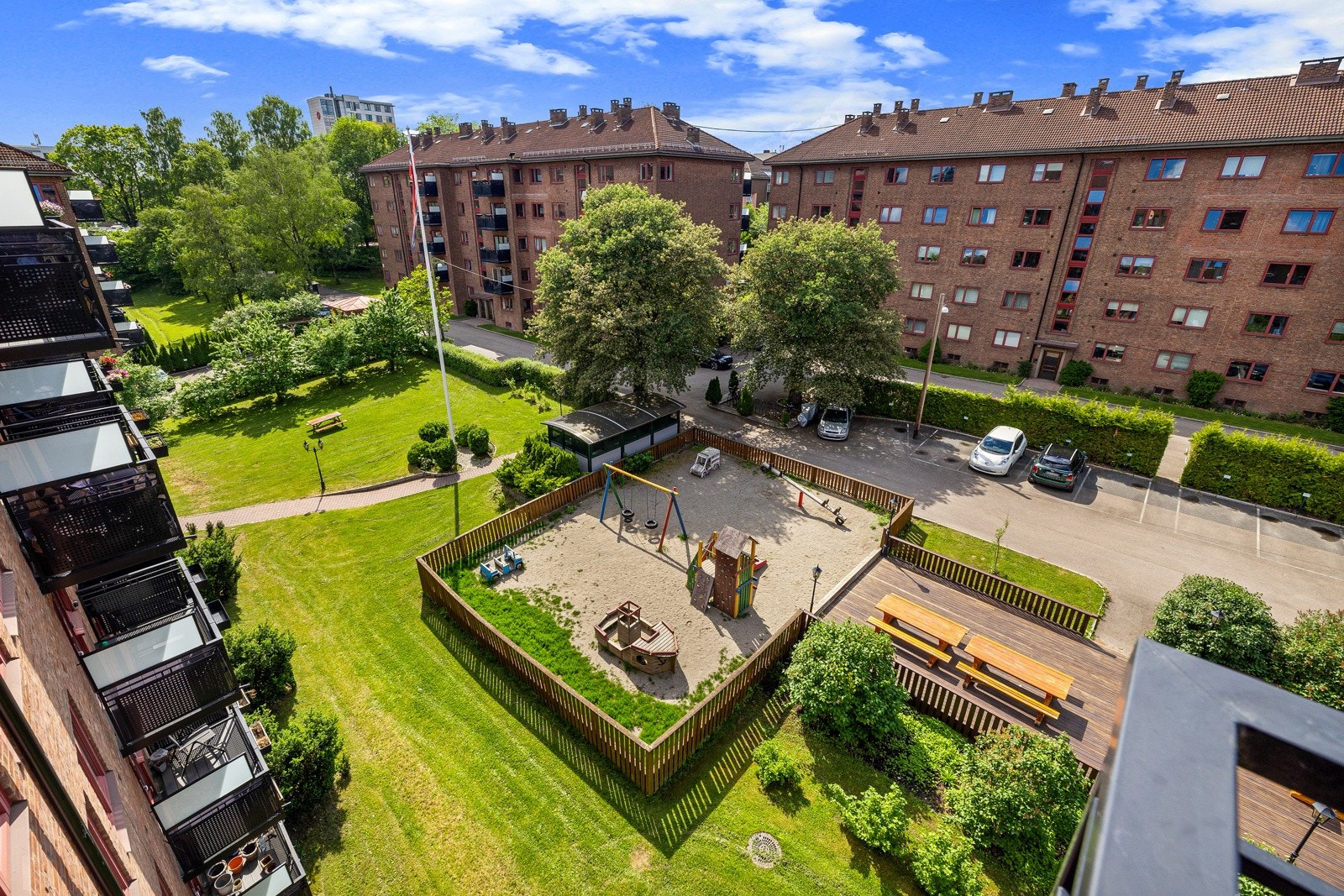 Idyllisk beliggenhet omkranset av flotte grøntområder. Galleribilde