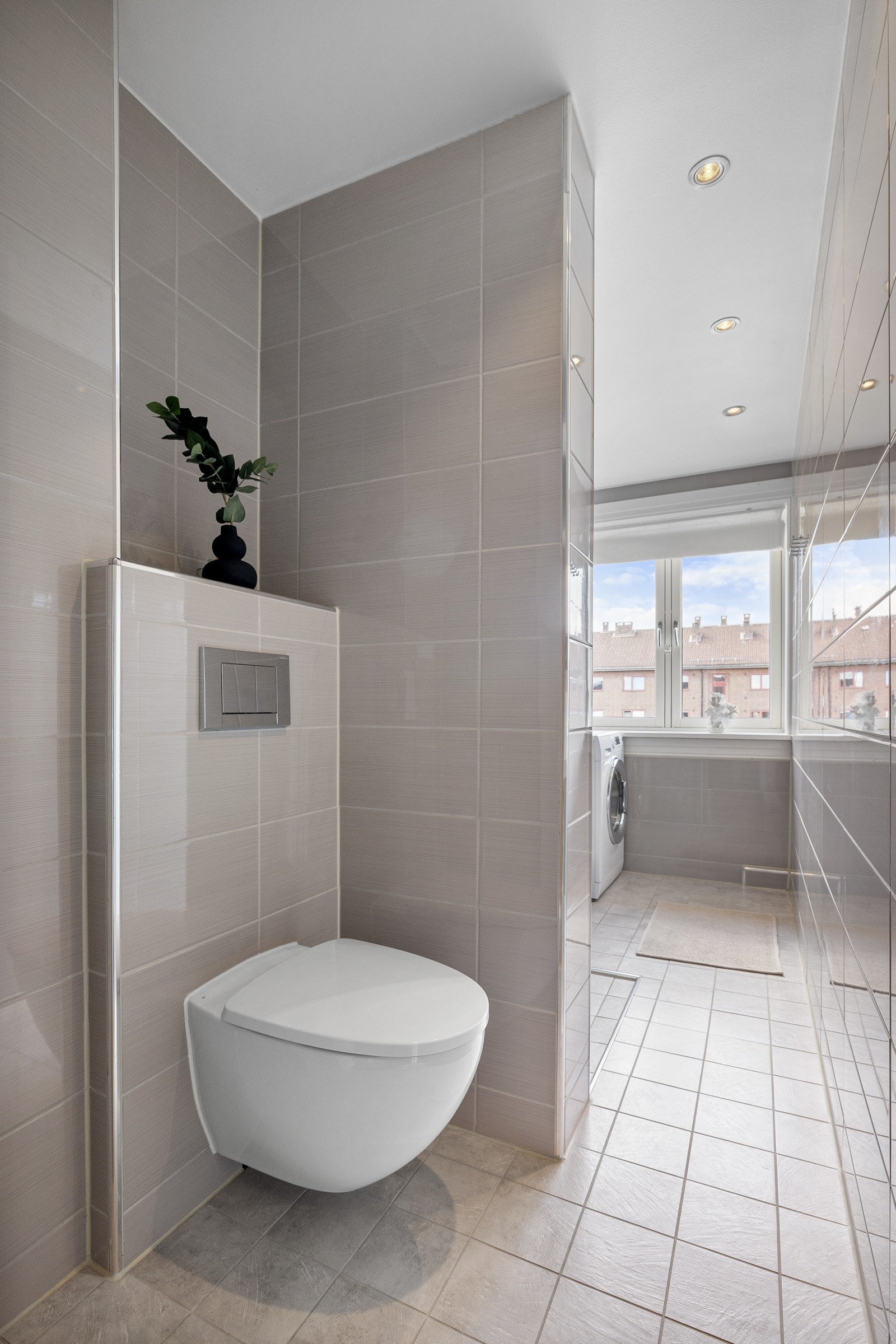 Det er opplegg for vaskemaskin på badet. Galleribilde