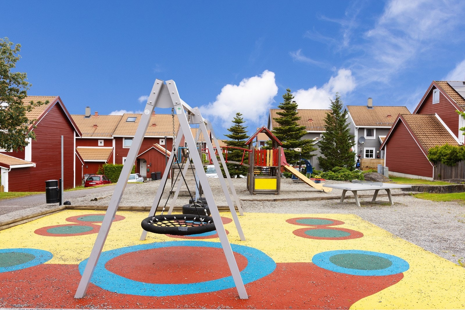 Boligen har nærhet til lekeplass. Perfekt for barna. Galleribilde
