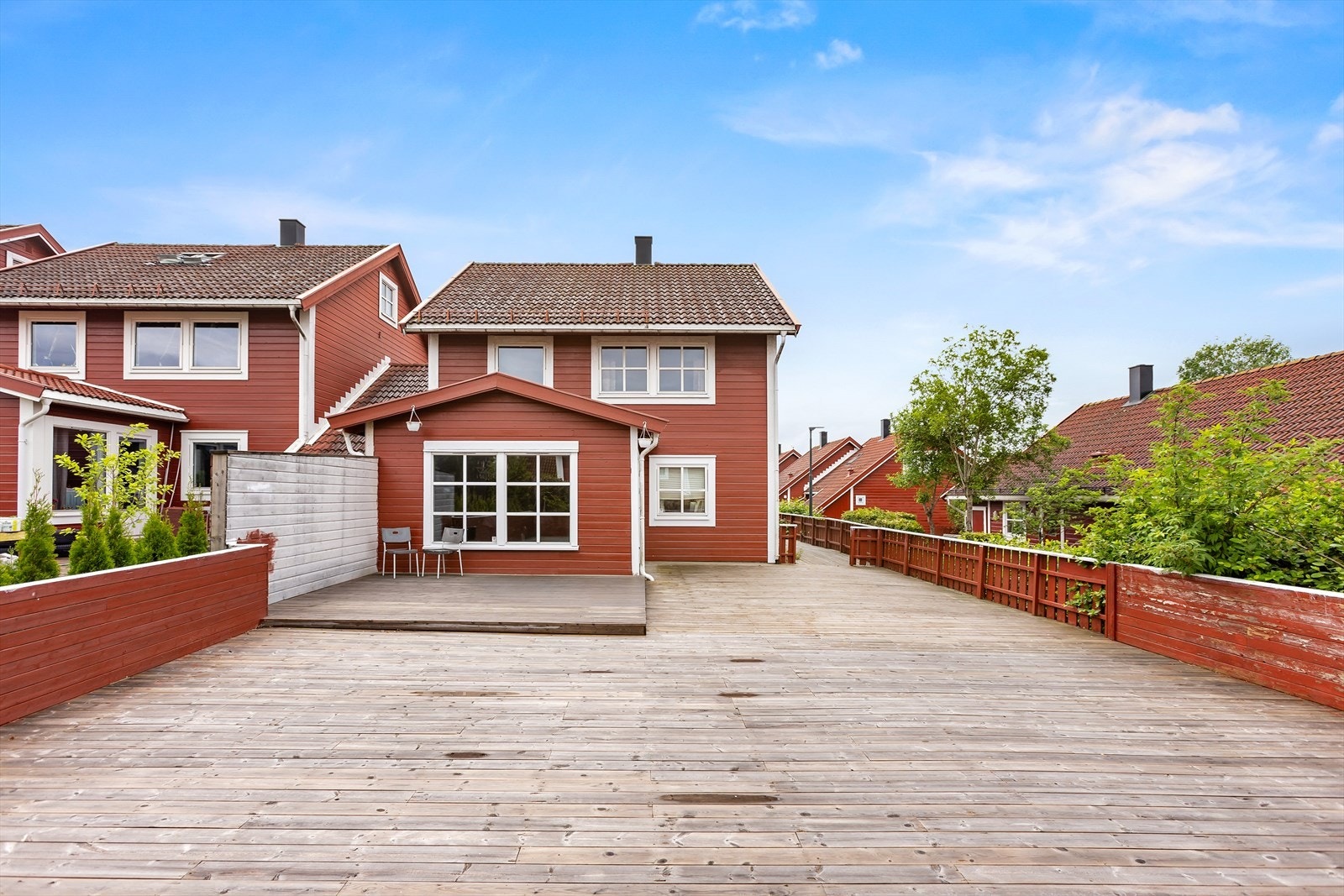 Boligen har en stor platting som har plass til det aller meste. Galleribilde
