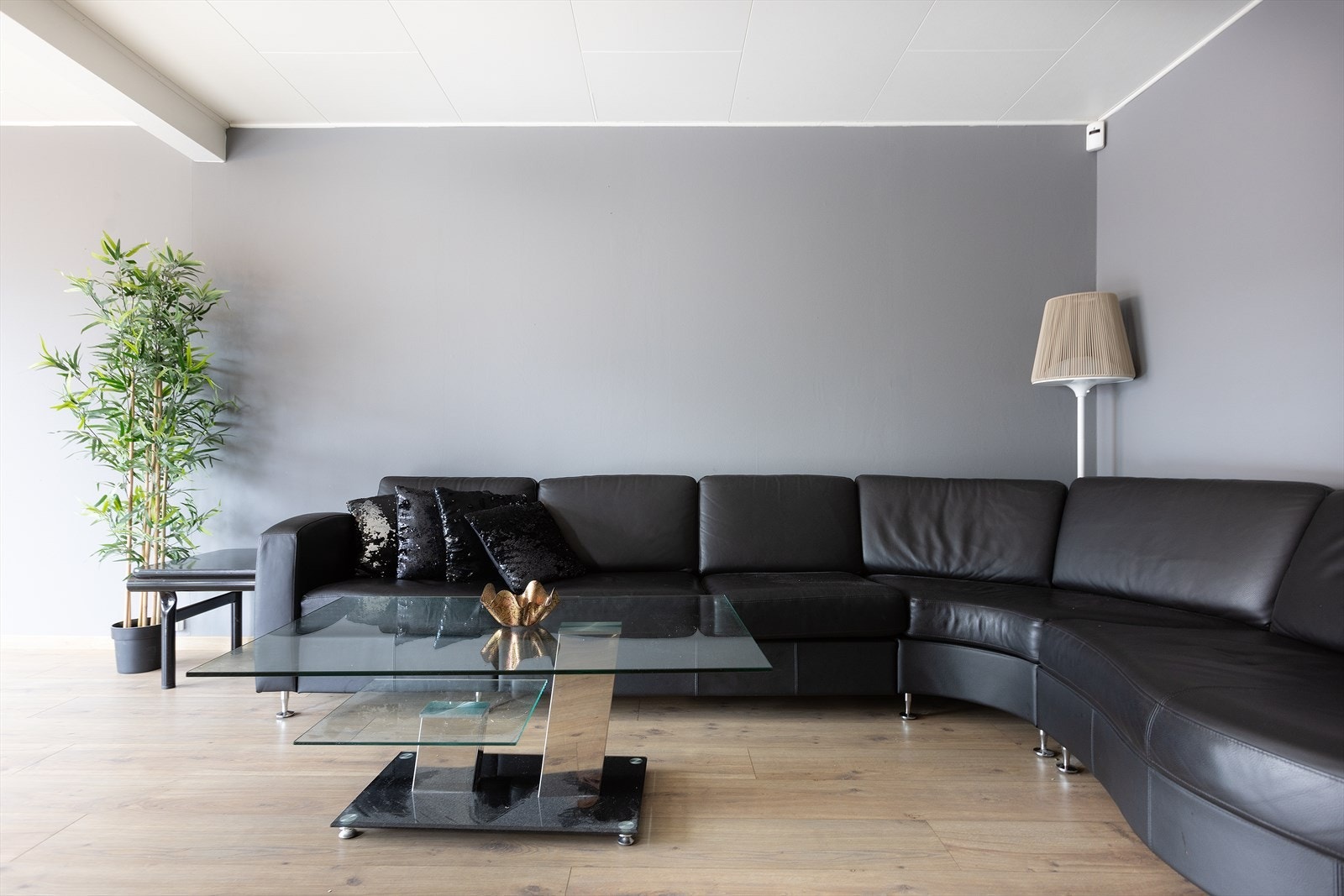 Veggene er malt i et behagelig fargepallett. Galleribilde