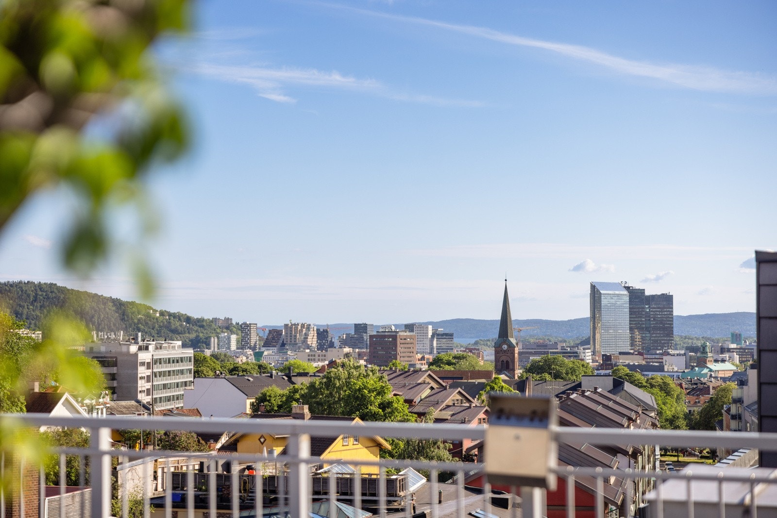 Her er det sol hele dagen og panorama utsikt over byen. Galleribilde