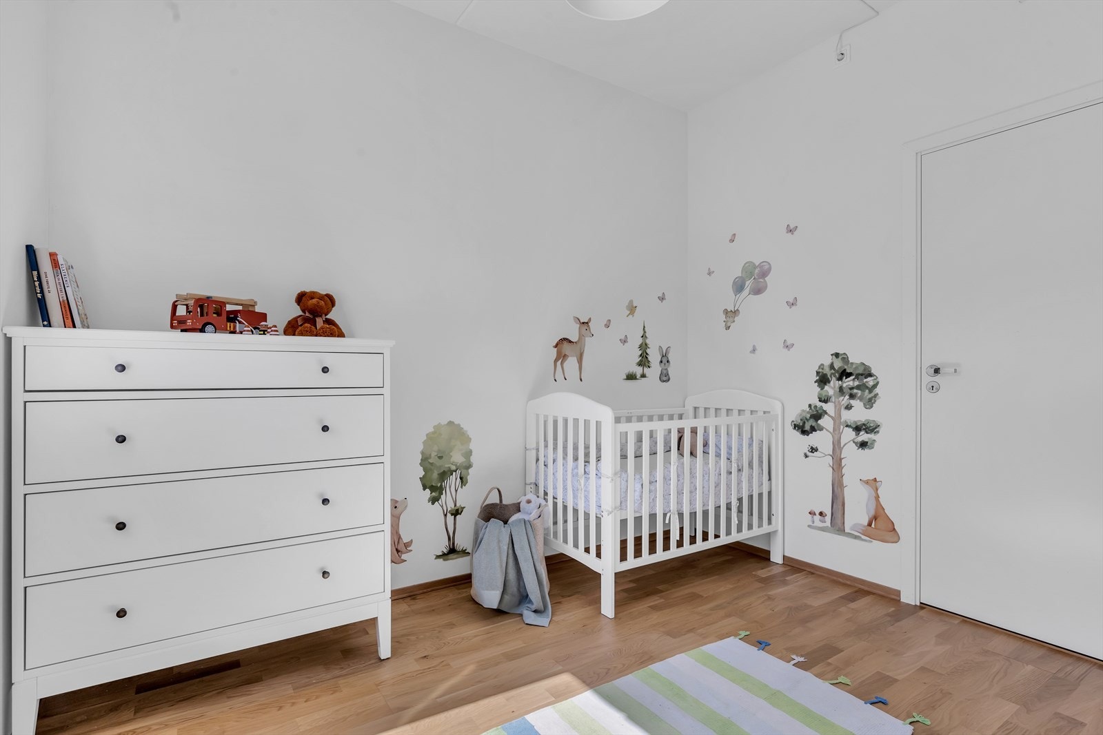 Plass til seng og har adkomst til innvendig bod med masse lagringsplass. Galleribilde