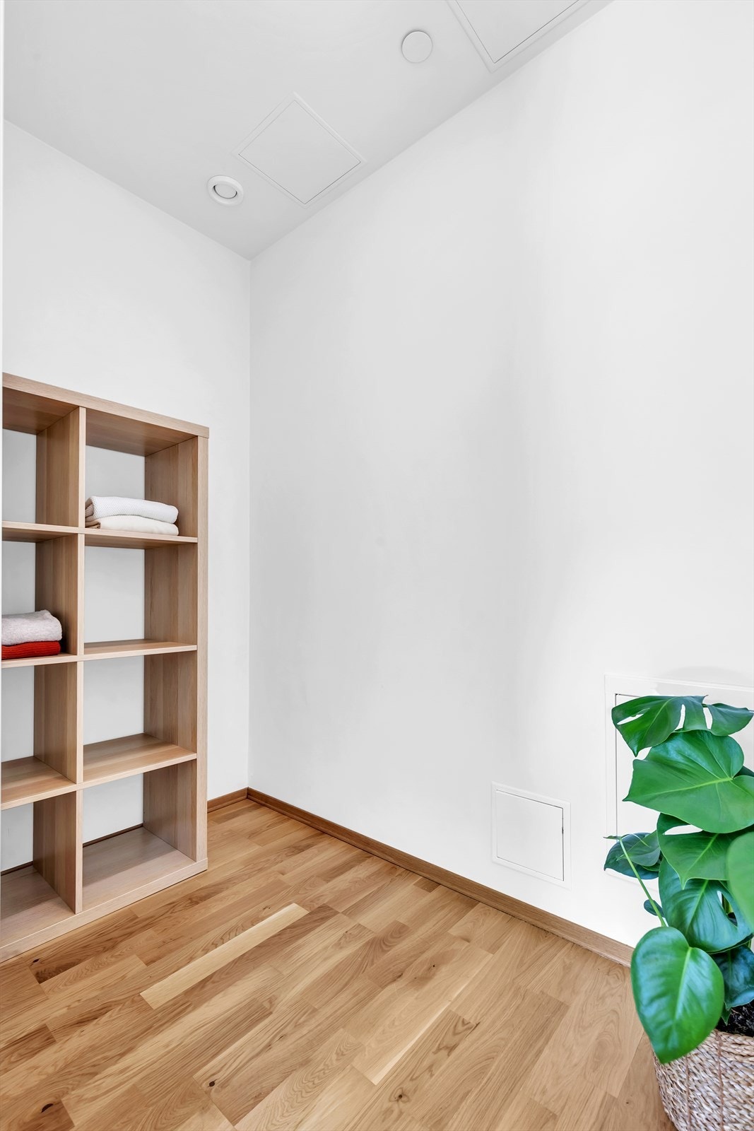 Innvendig bod på ca. 3 kvm. Kan drømmen om walk in closet bli en realitet? Galleribilde