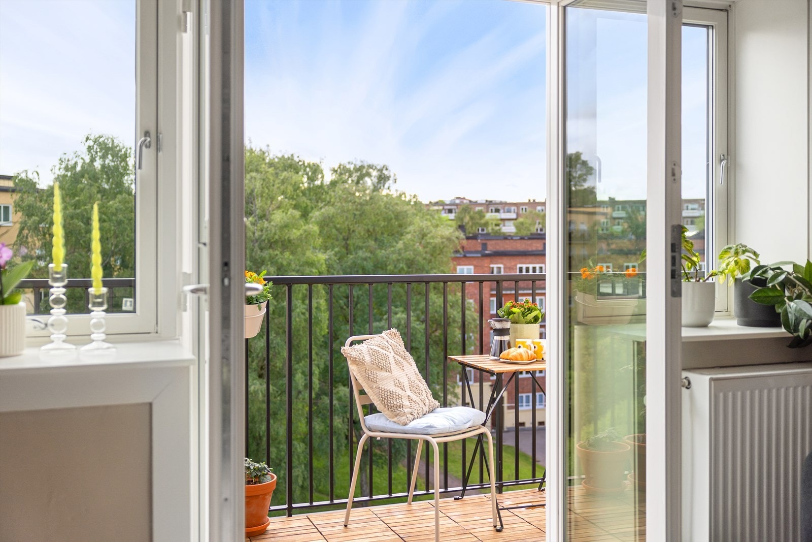 Fra stuen er det utgang til balkong. Galleribilde