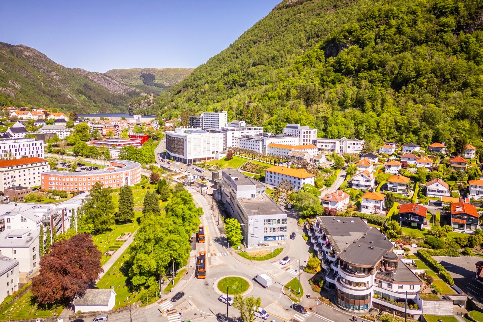 Boligen ligger få minutter fra Rema 1000 i Haukelandsveien. Galleribilde